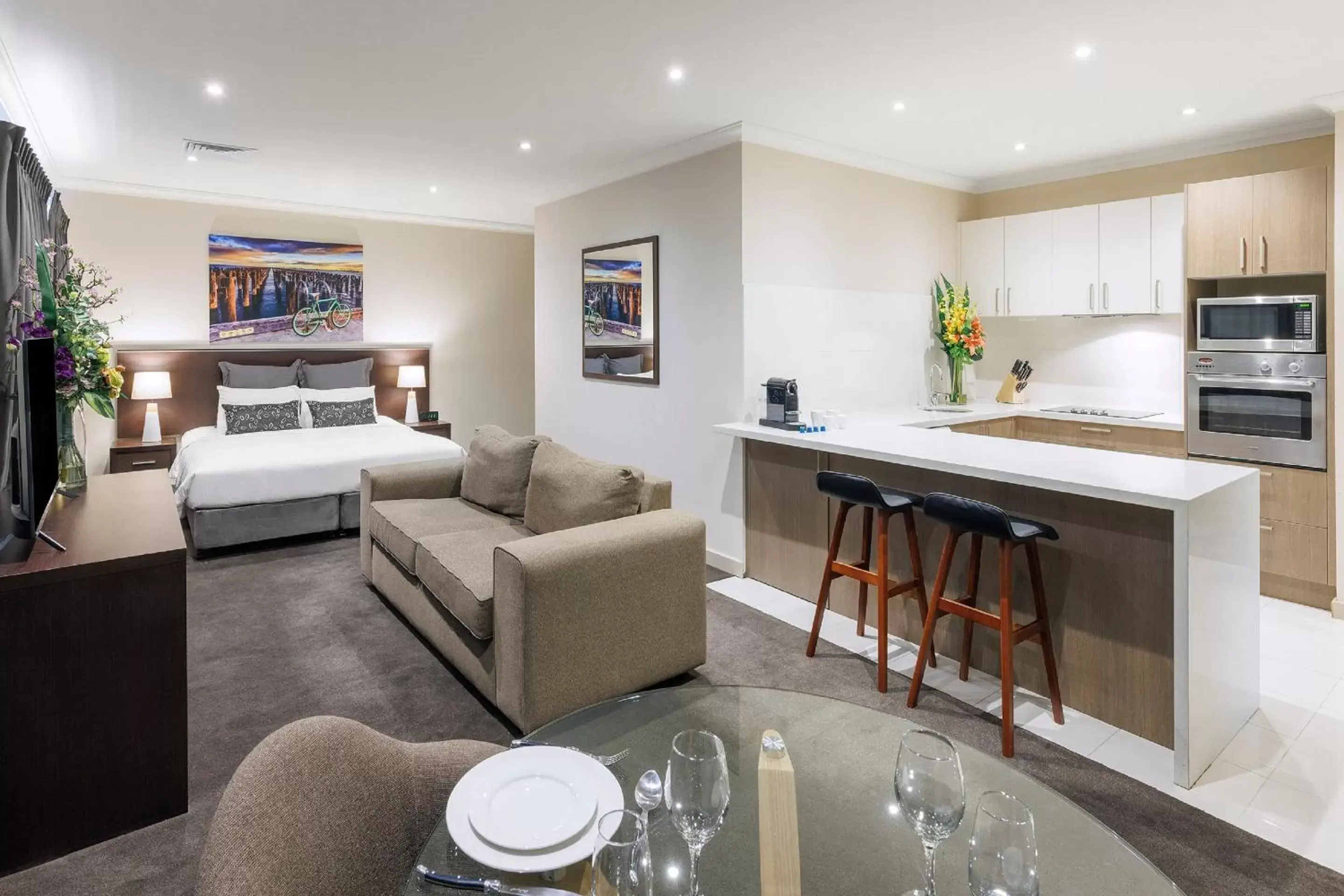 Living room, Kitchen/Kitchenette in Kimberley Gardens Hotel, Serviced Apartments and Serviced Villas