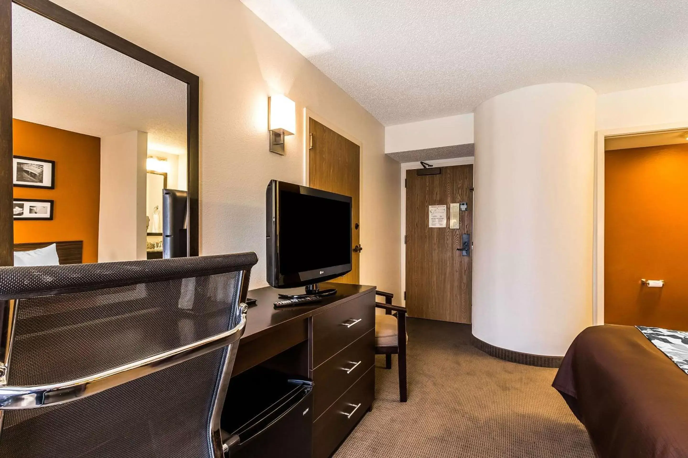 Queen Room with Accessible Tub - Accessible/Non-Smoking in Sleep Inn Springfield South I60 near Medical District Queen Room with Accessible Tub - Accessible/Non-Smoking in Sleep Inn Springfield South I60 near Medical District