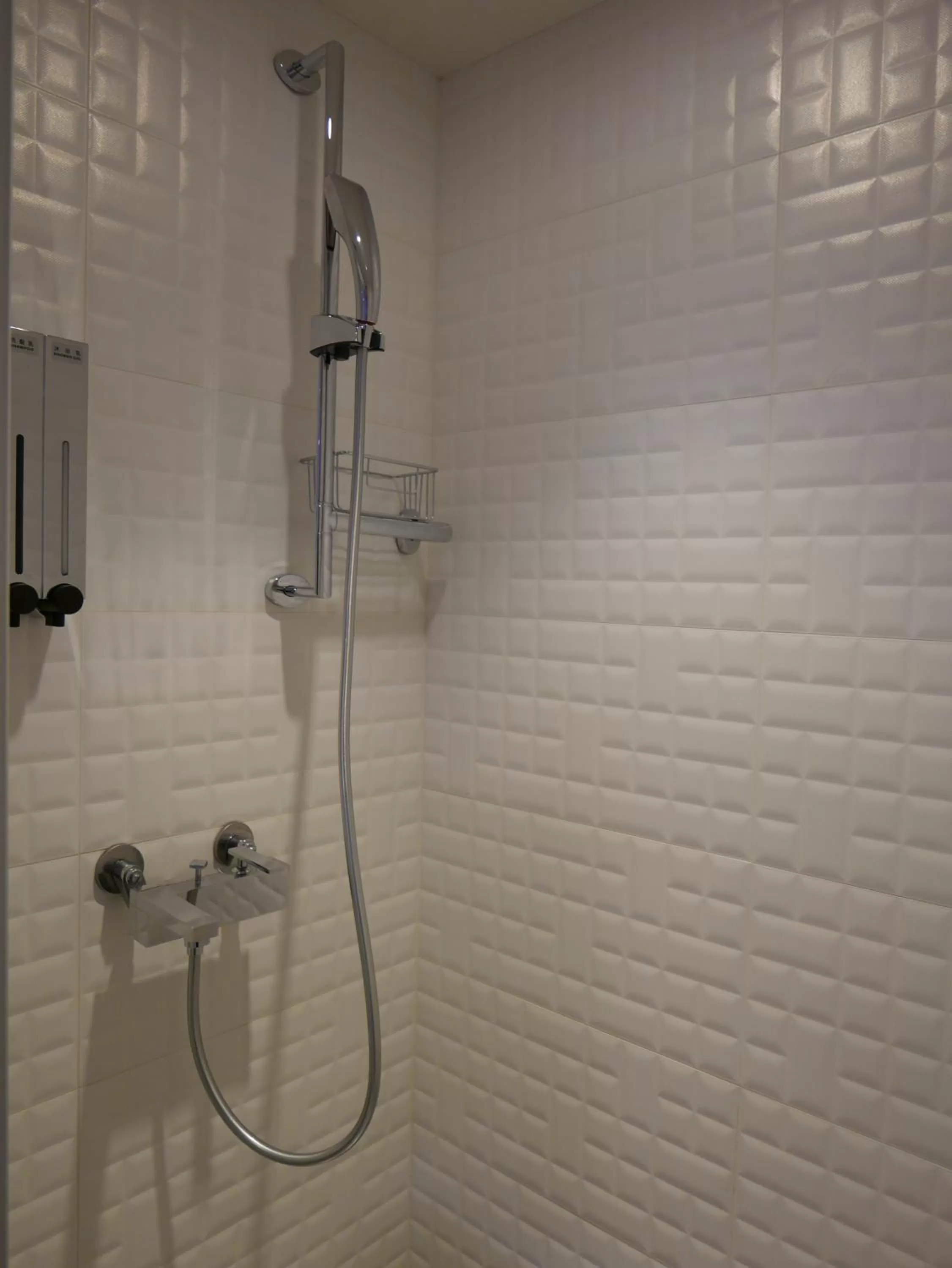 Shower in 泊居旅店二館 Oursinn Hotel 2