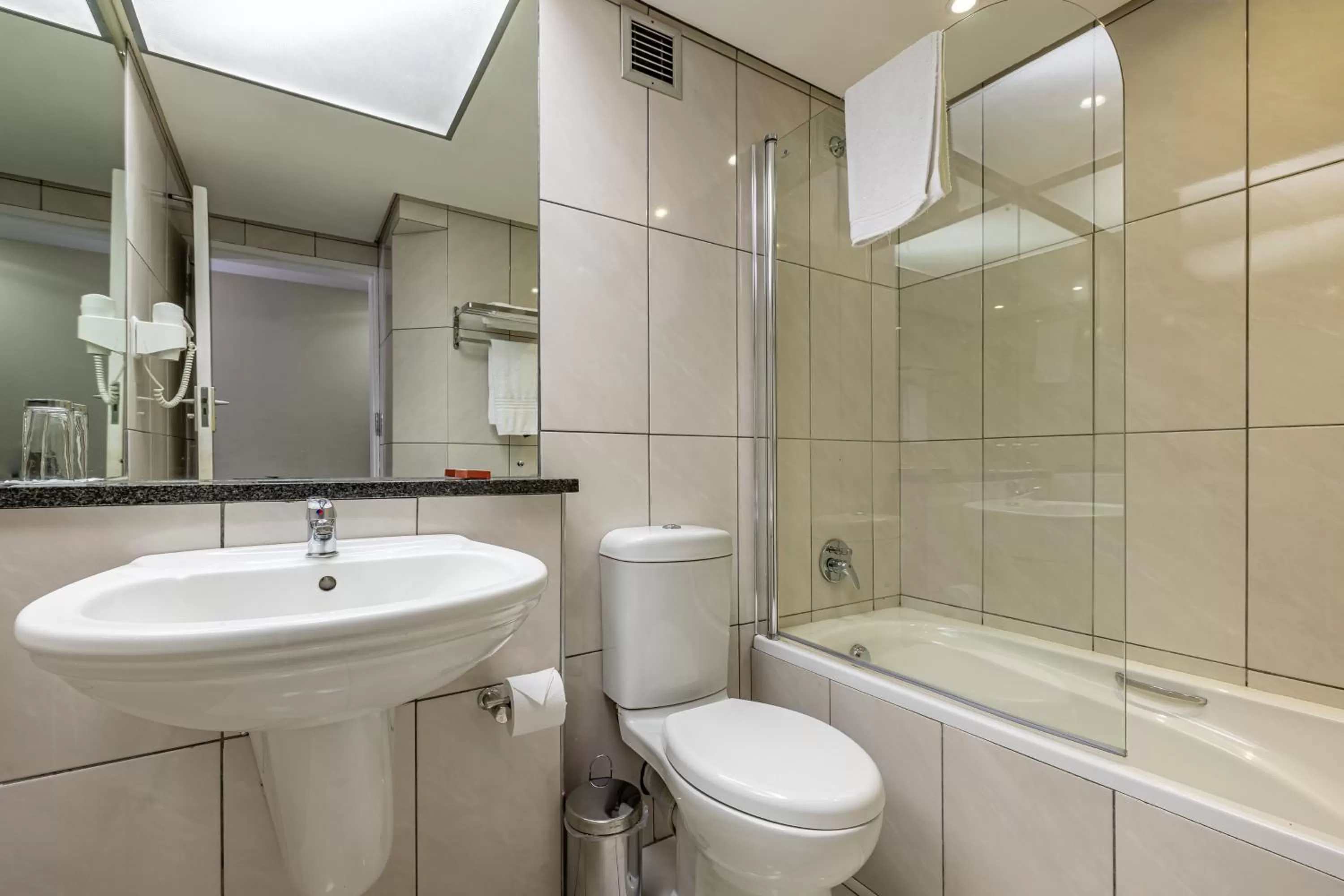 Bathroom in African Sky Newcastle Inn