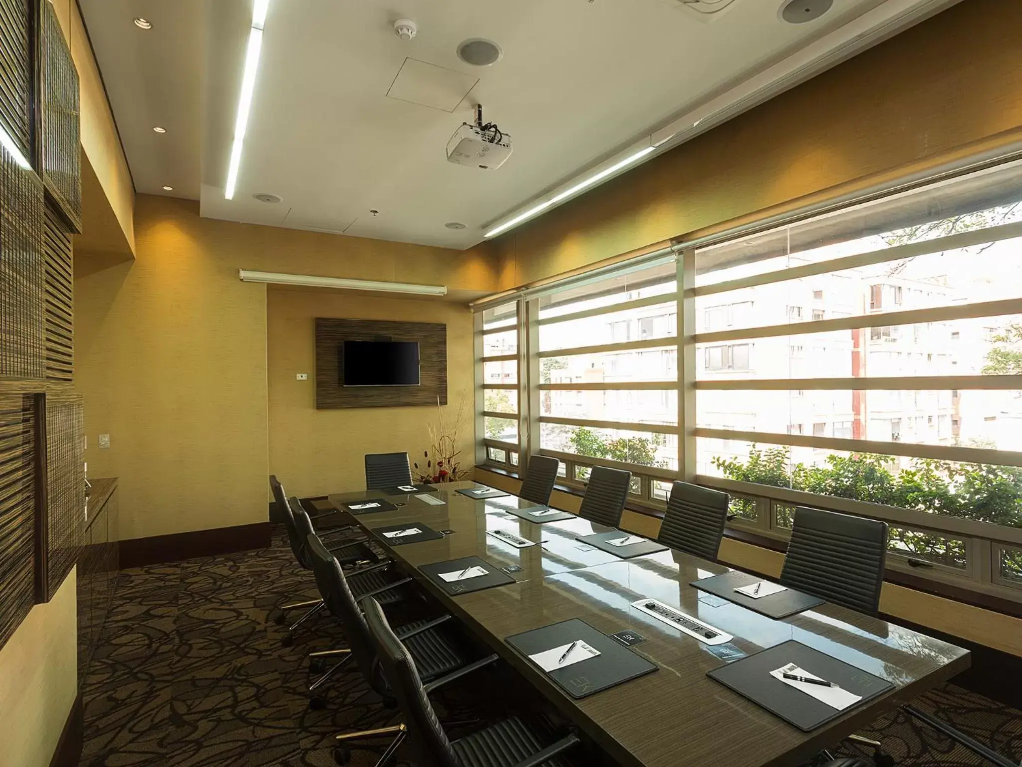 Meeting/conference room, Restaurant/Places to Eat in EK Hotel