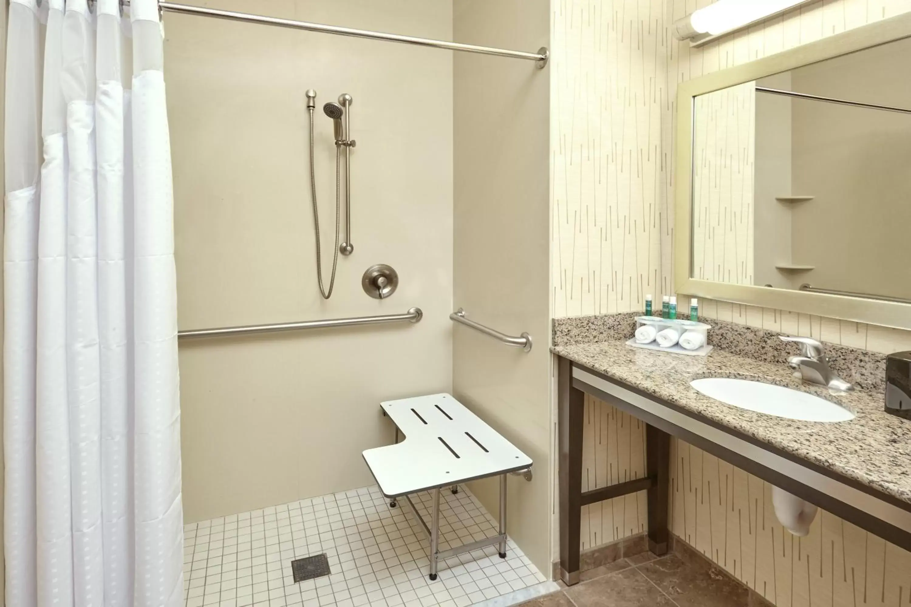 Photo of the whole room, Bathroom in Holiday Inn Express and Suites Columbia University Area, an IHG Hotel