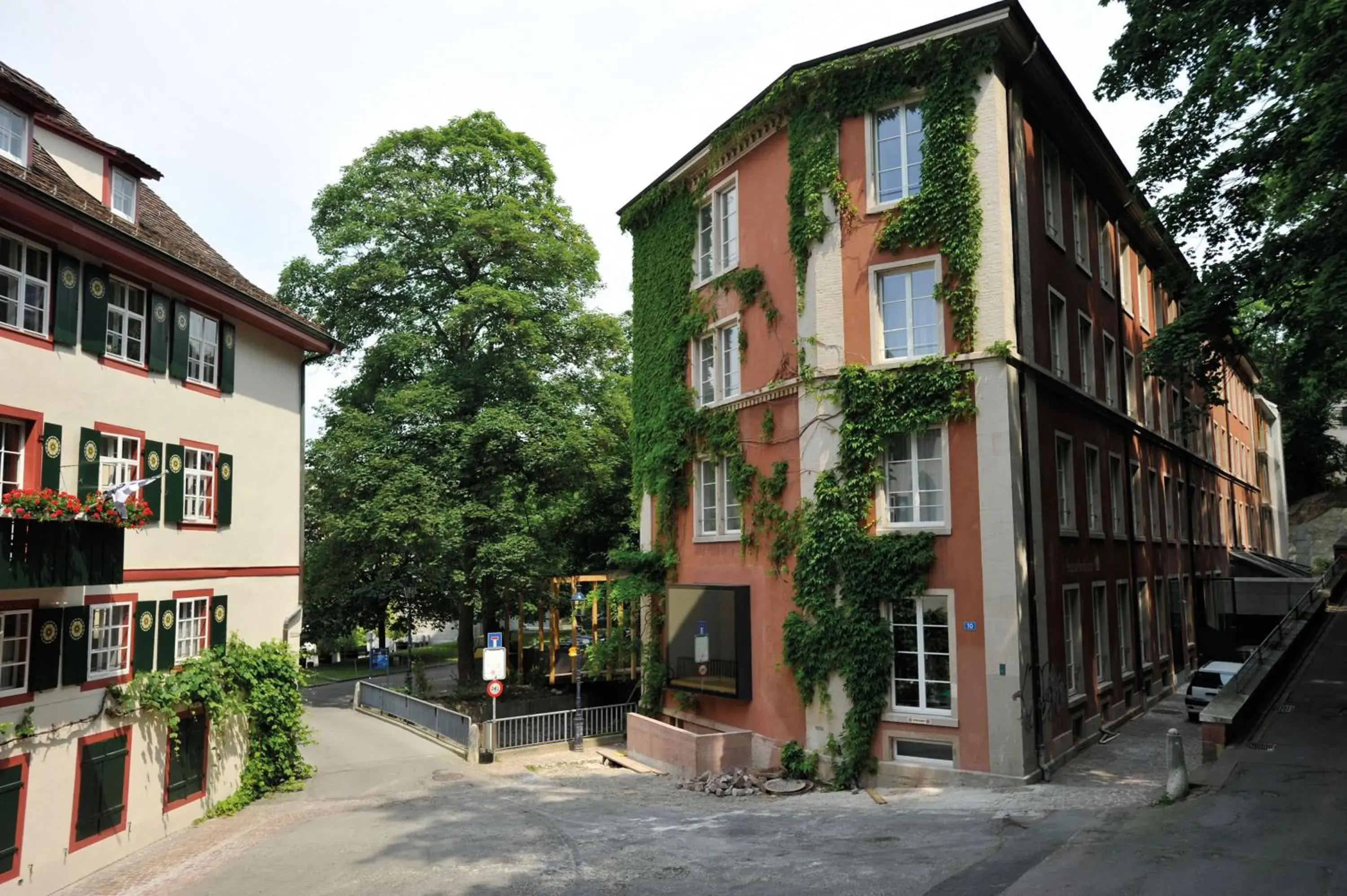Facade/entrance, Property Building in Basel Youth Hostel