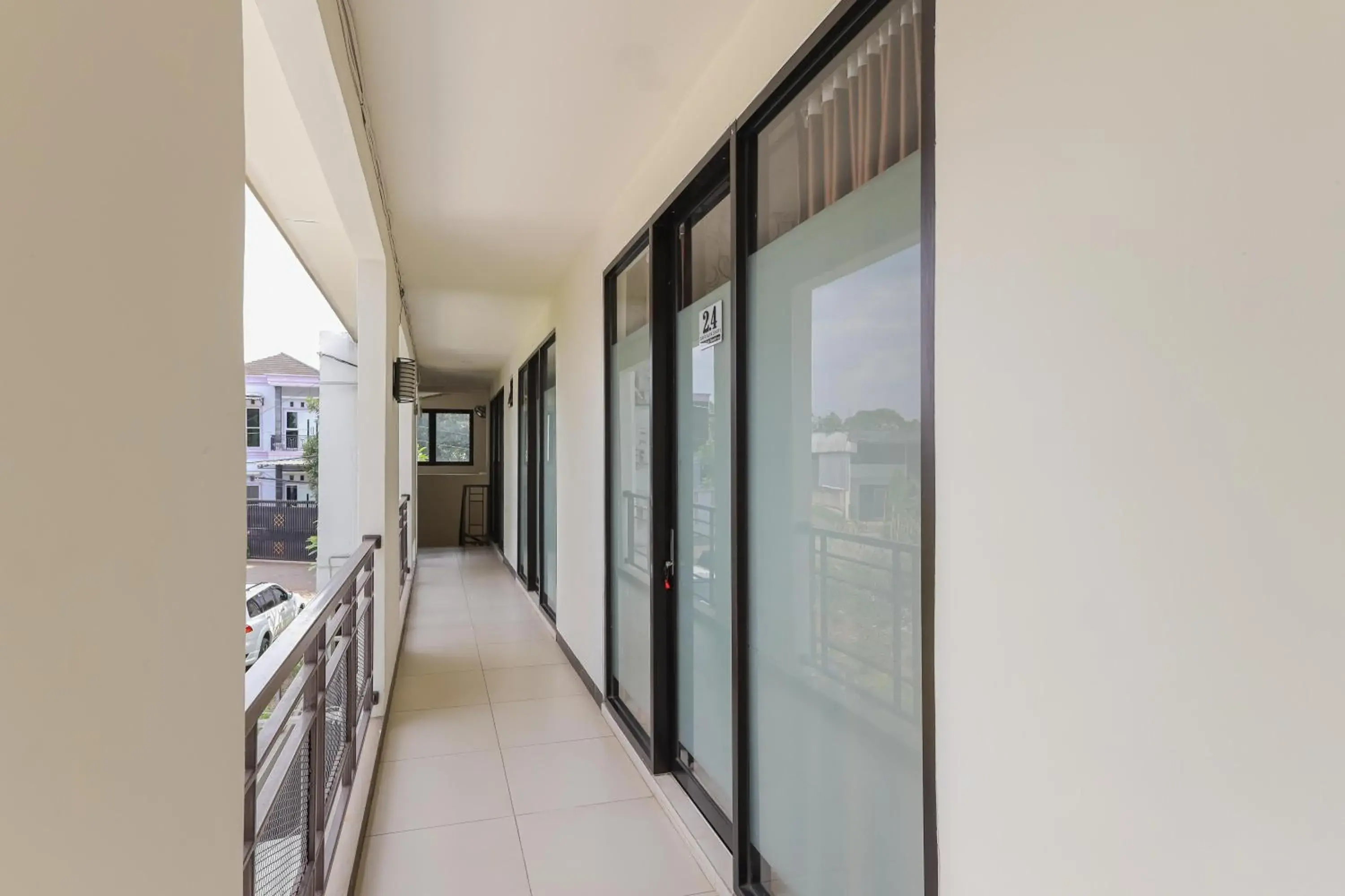 Balcony/Terrace in RedDoorz Syariah near Green Park Jatiwarna