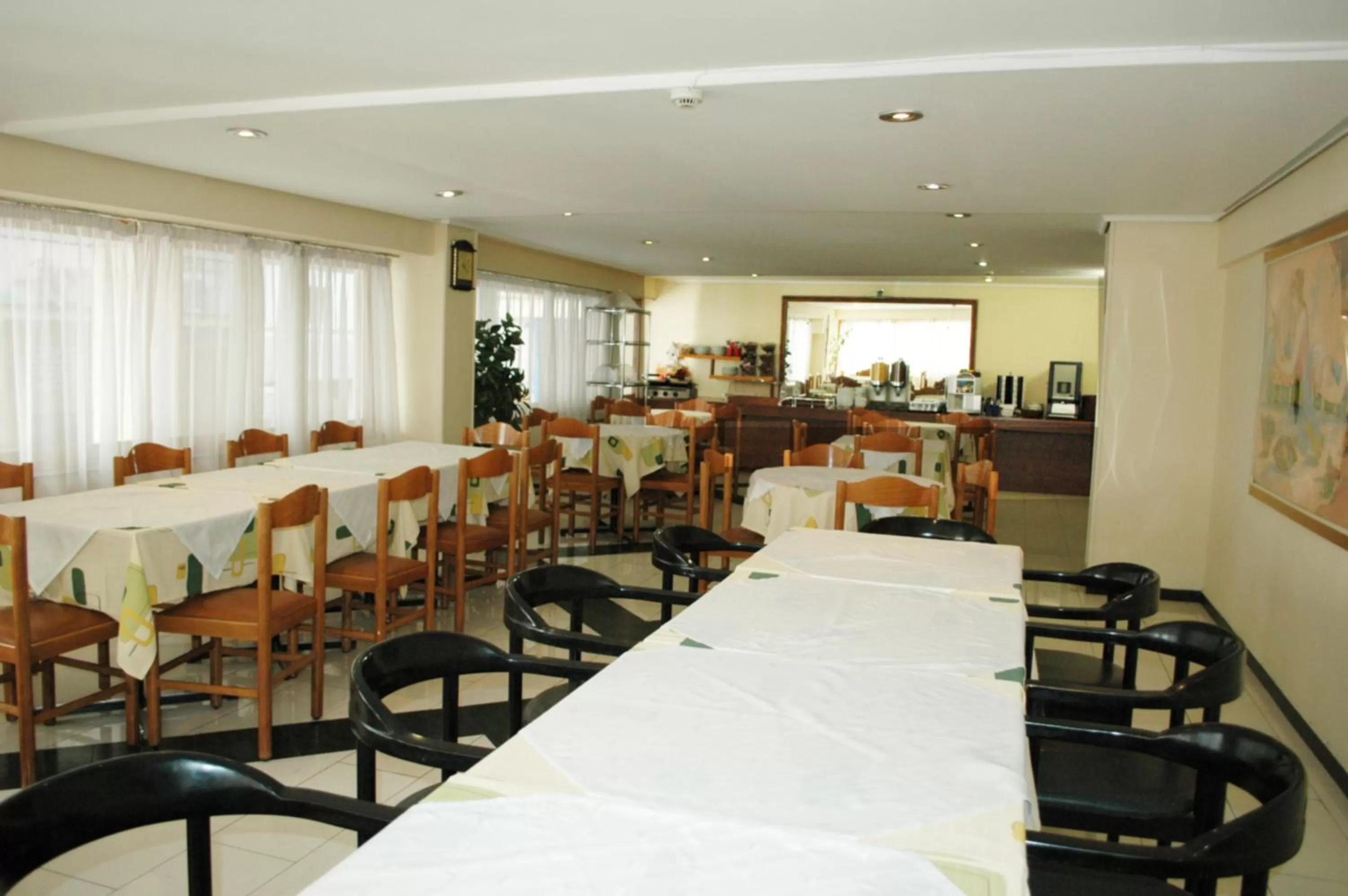 Restaurant/places to eat in Omiros Hotel