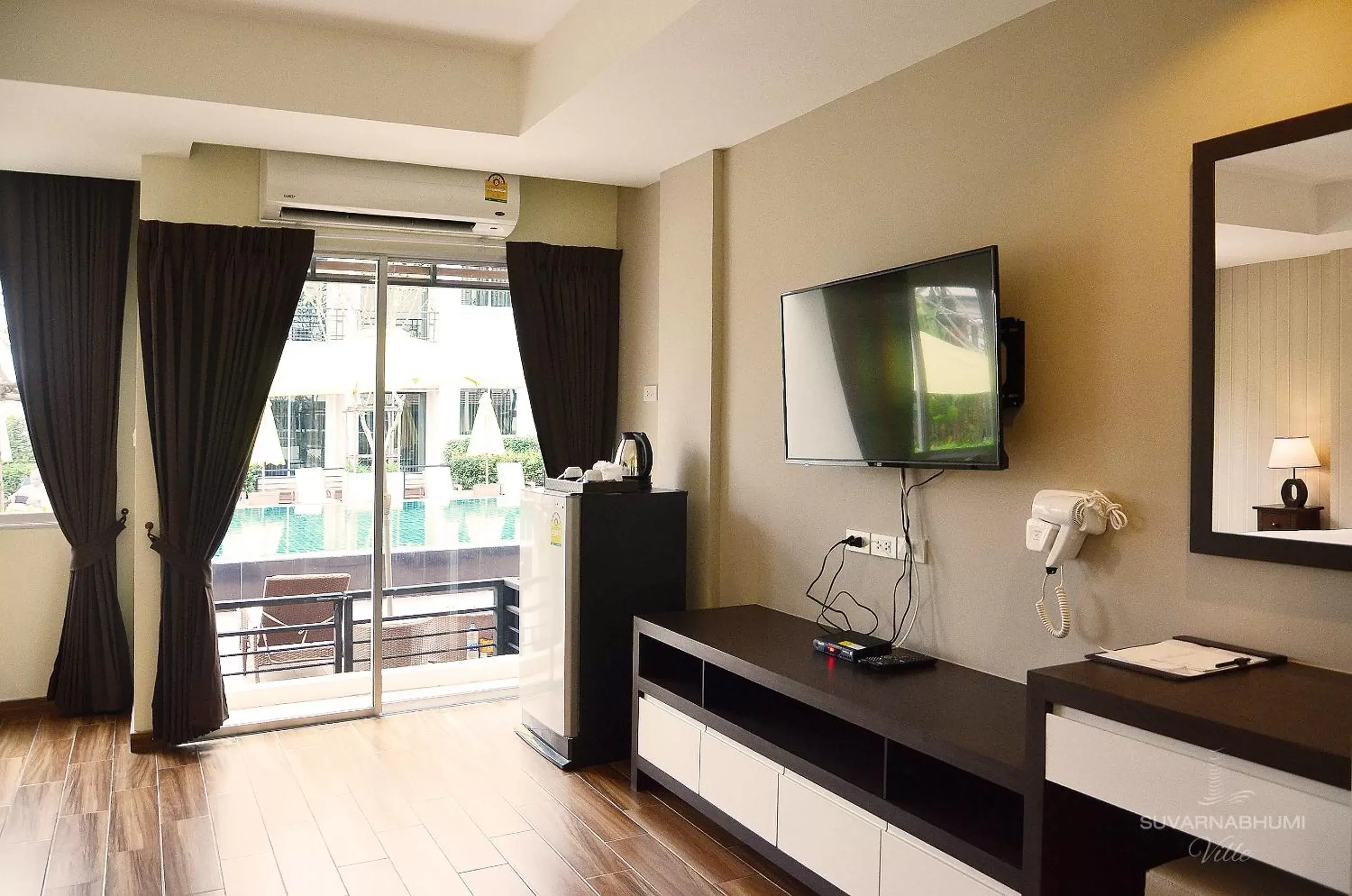 Bedroom, TV/Entertainment Center in Suvarnabhumi Ville Airport Hotel