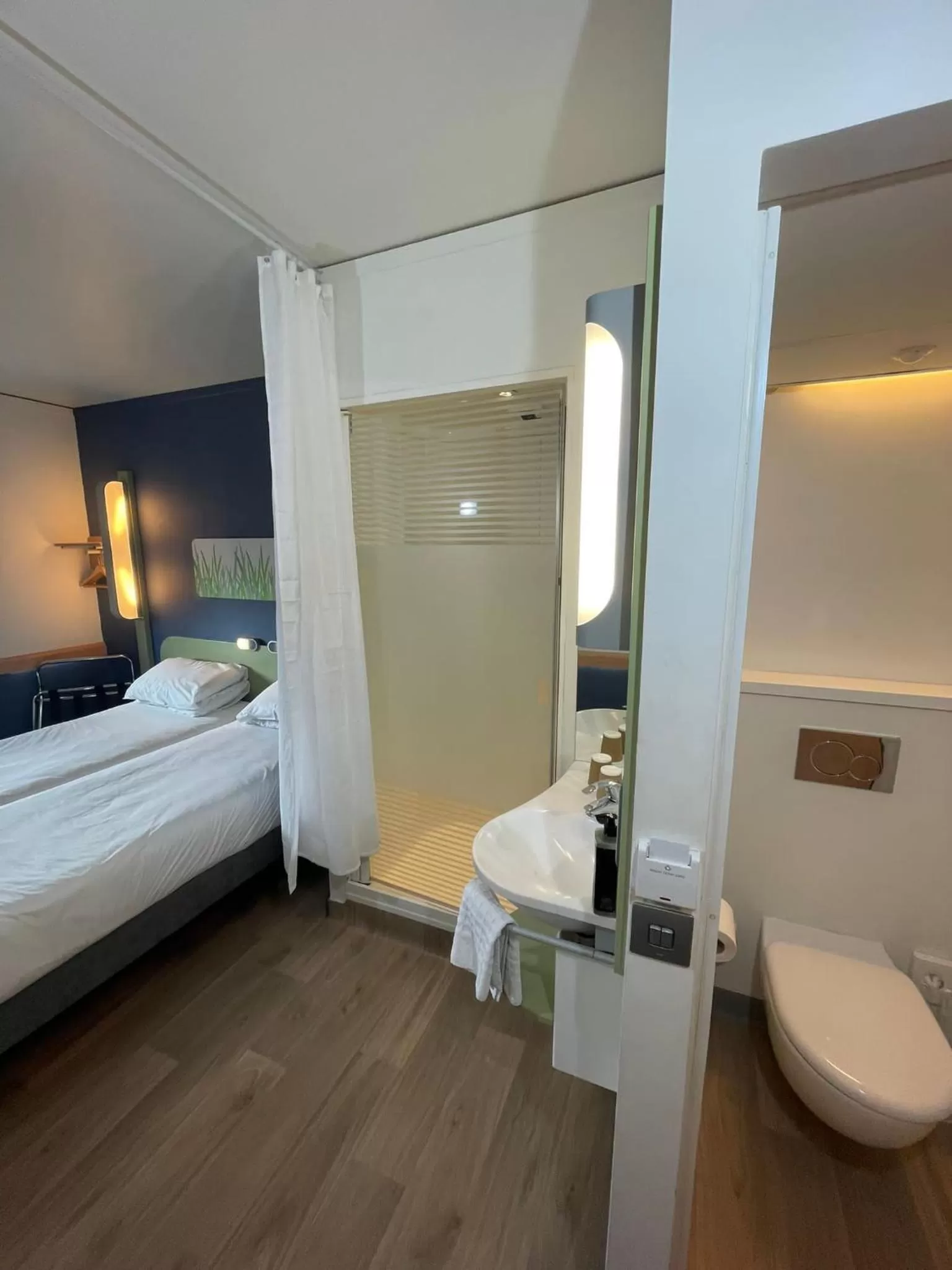 Bathroom, Bed in ibis budget Belfast City Centre