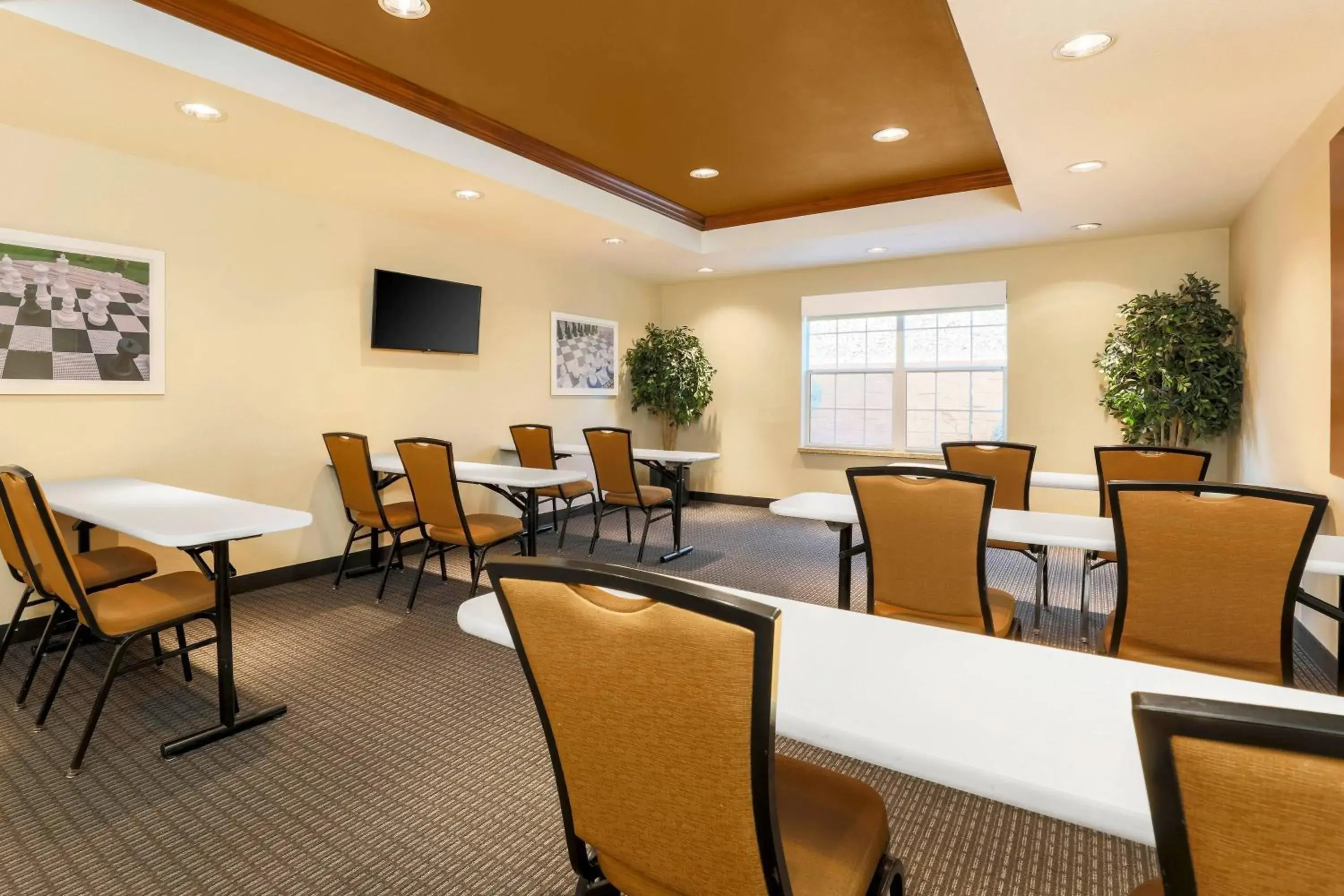 Meeting/conference room, Restaurant/Places to Eat in TownePlace Suites by Marriott Yuma