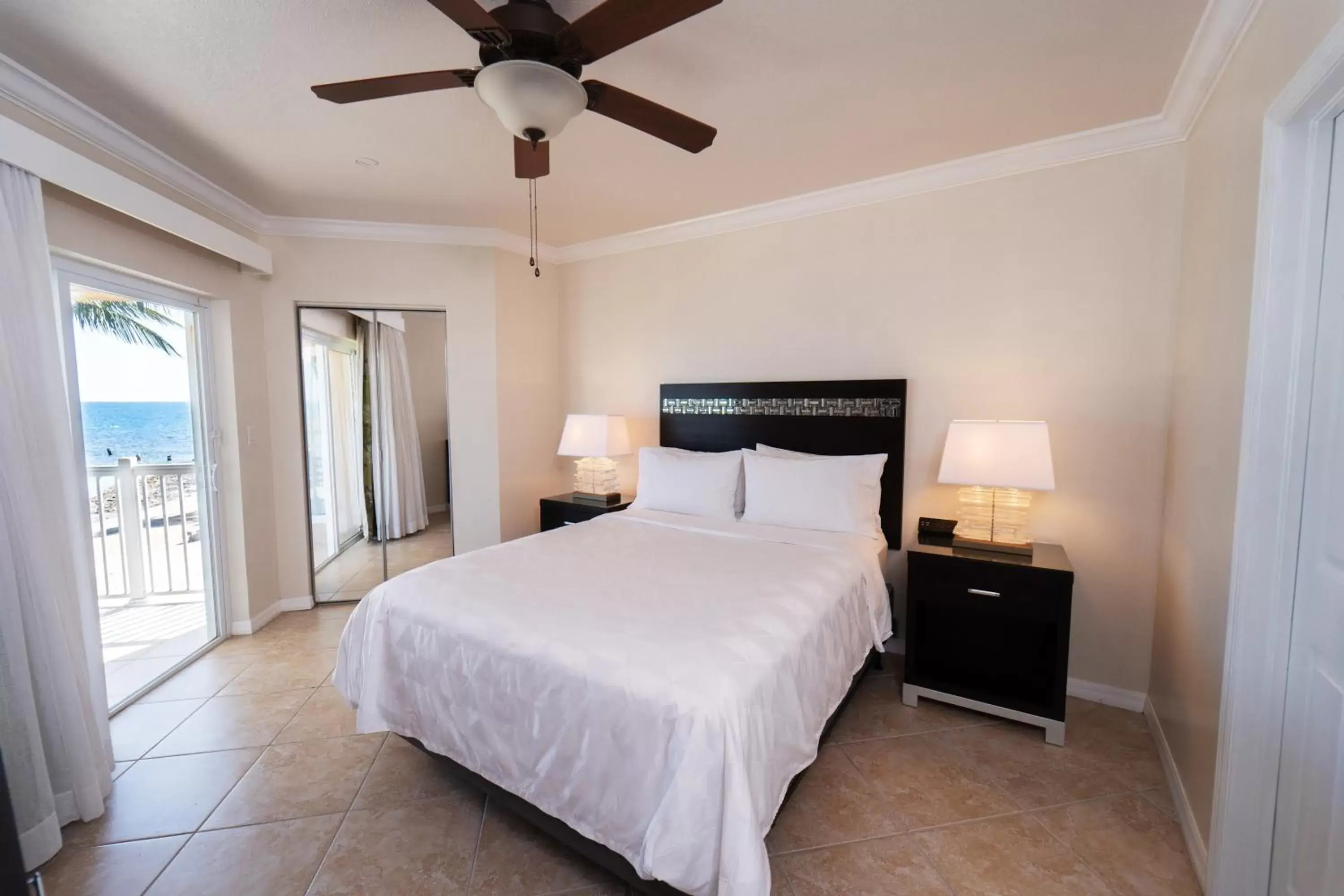 Bedroom, Bed in Holiday Inn Resort Grand Cayman, an IHG Hotel