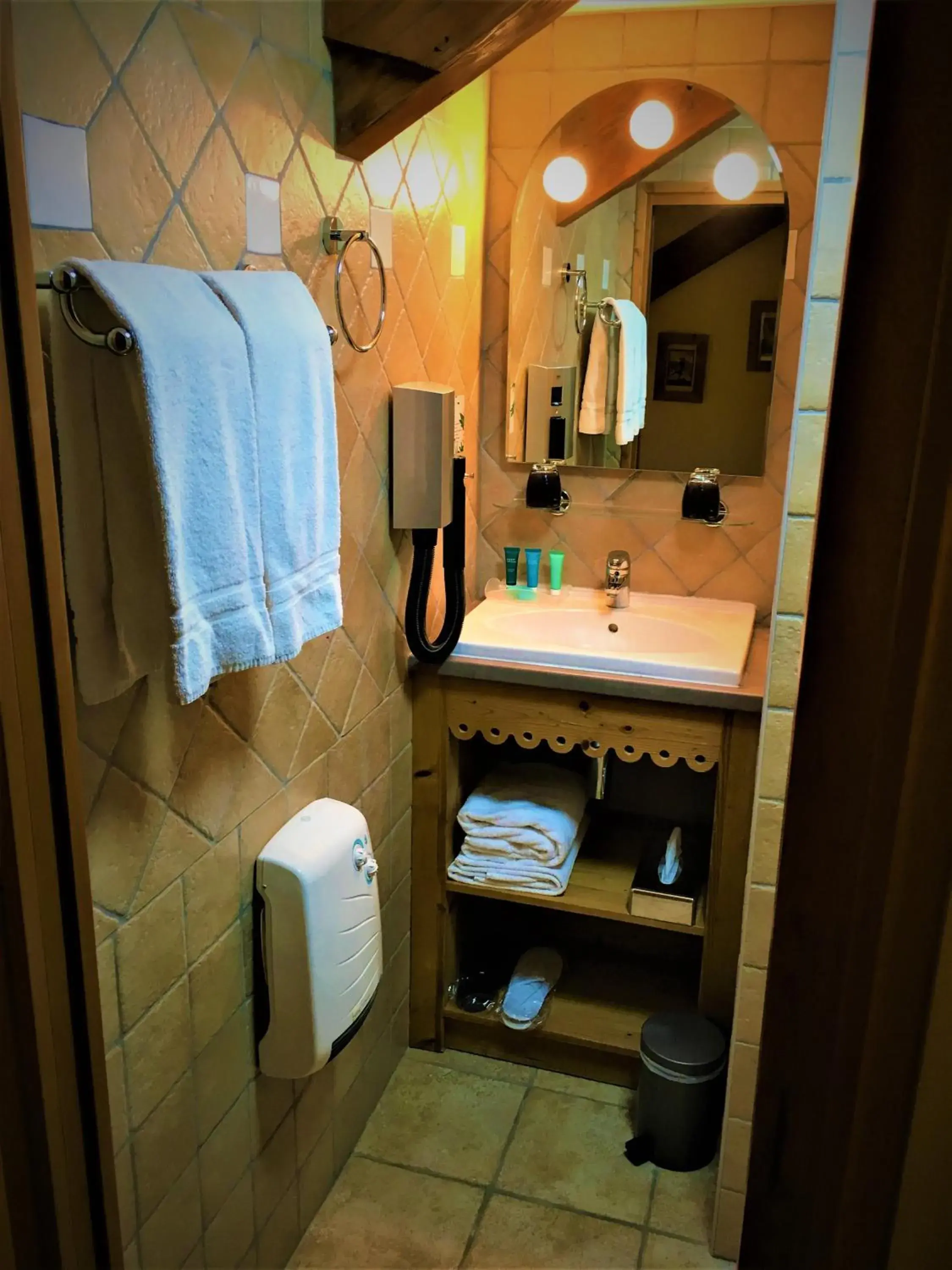 Bathroom in Auberge du Manoir