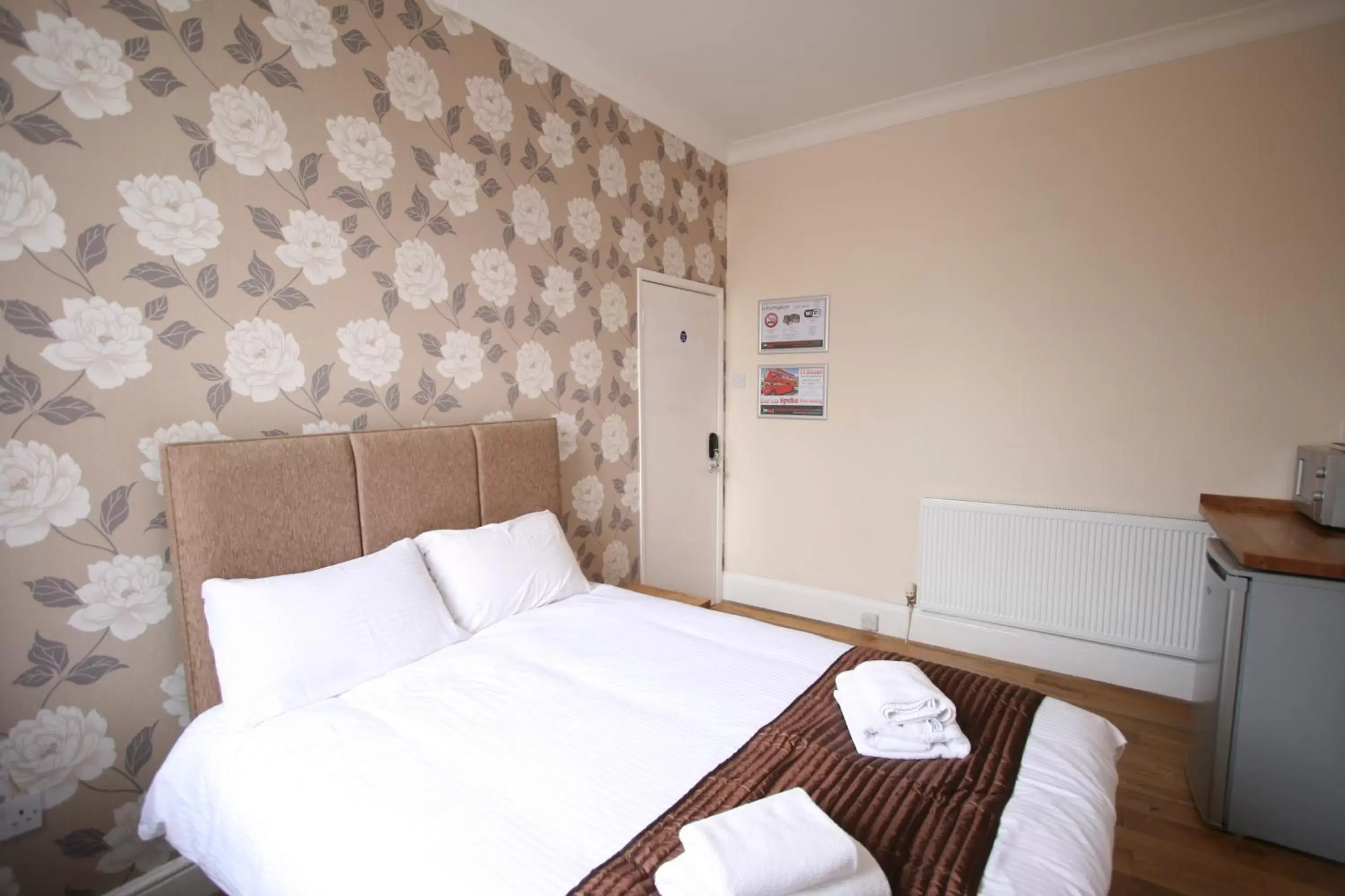 Bed in Central Studios Gloucester Place by Roomsbooked