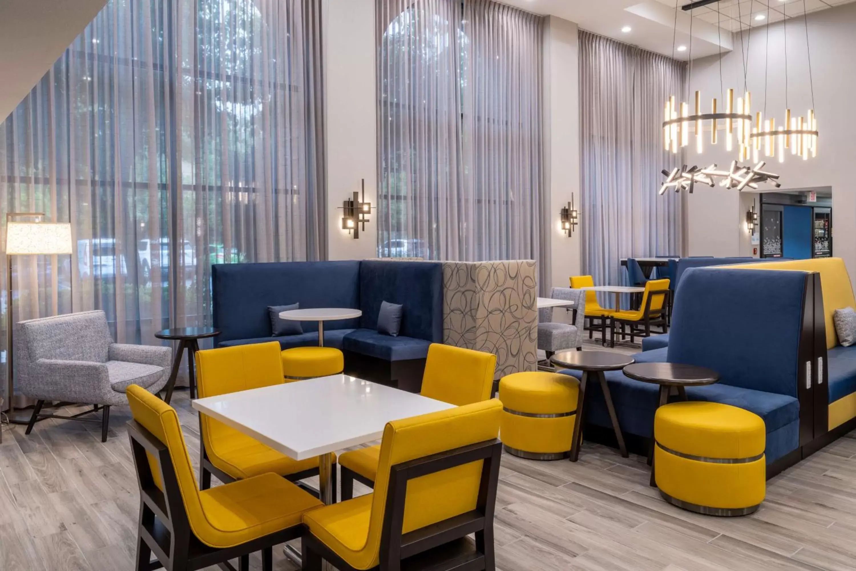 Lobby or reception, Lounge/Bar in Hampton Inn & Suites Agoura Hills