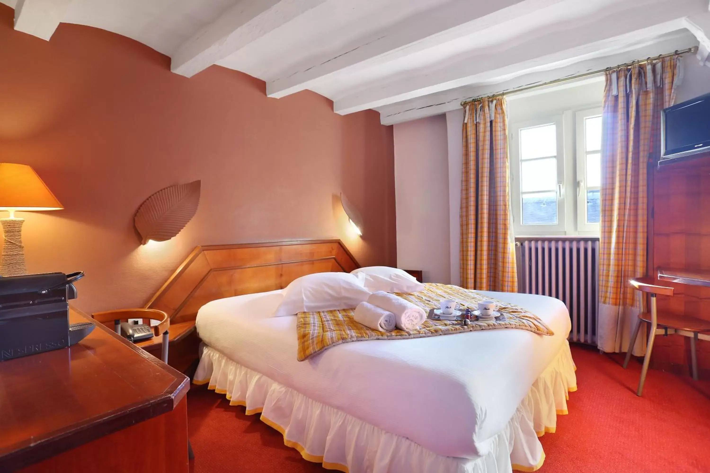 Bedroom, Bed in Hotel Suisse