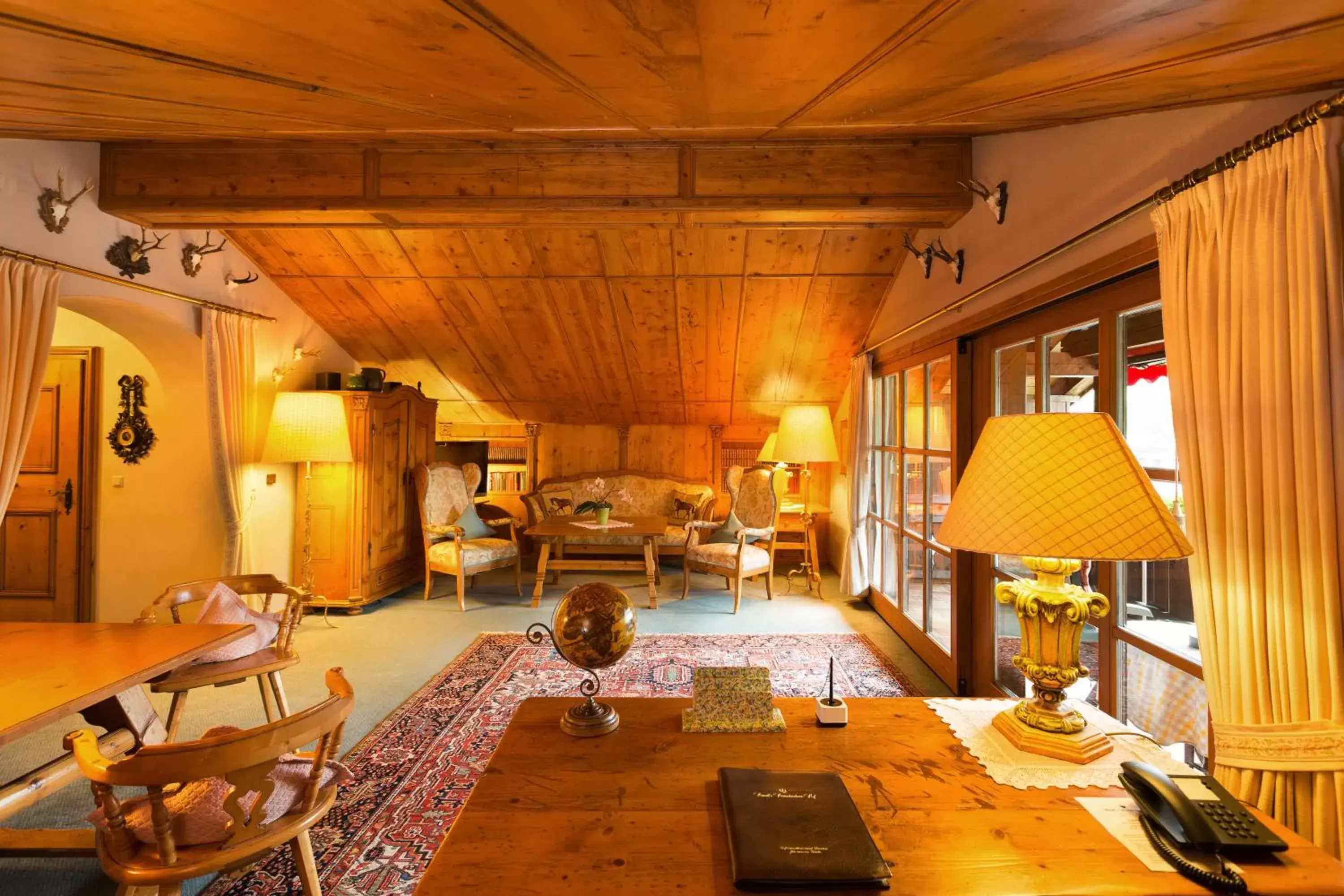 Living room, Restaurant/Places to Eat in Reindl's Partenkirchener Hof