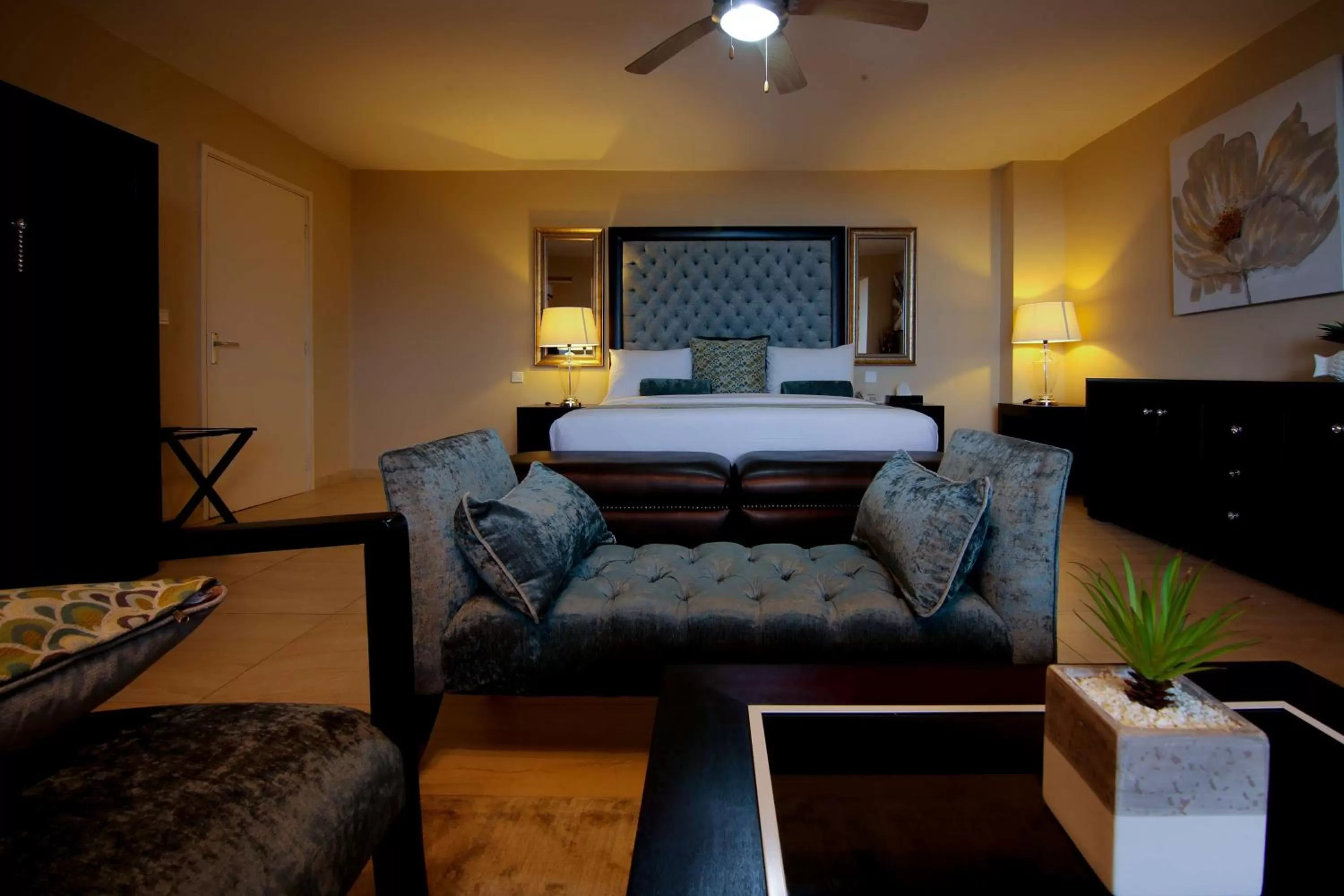 Mini Suite with King Bed and Bath Tub - Non-Smoking in Best Western Plus Accra Beach Hotel