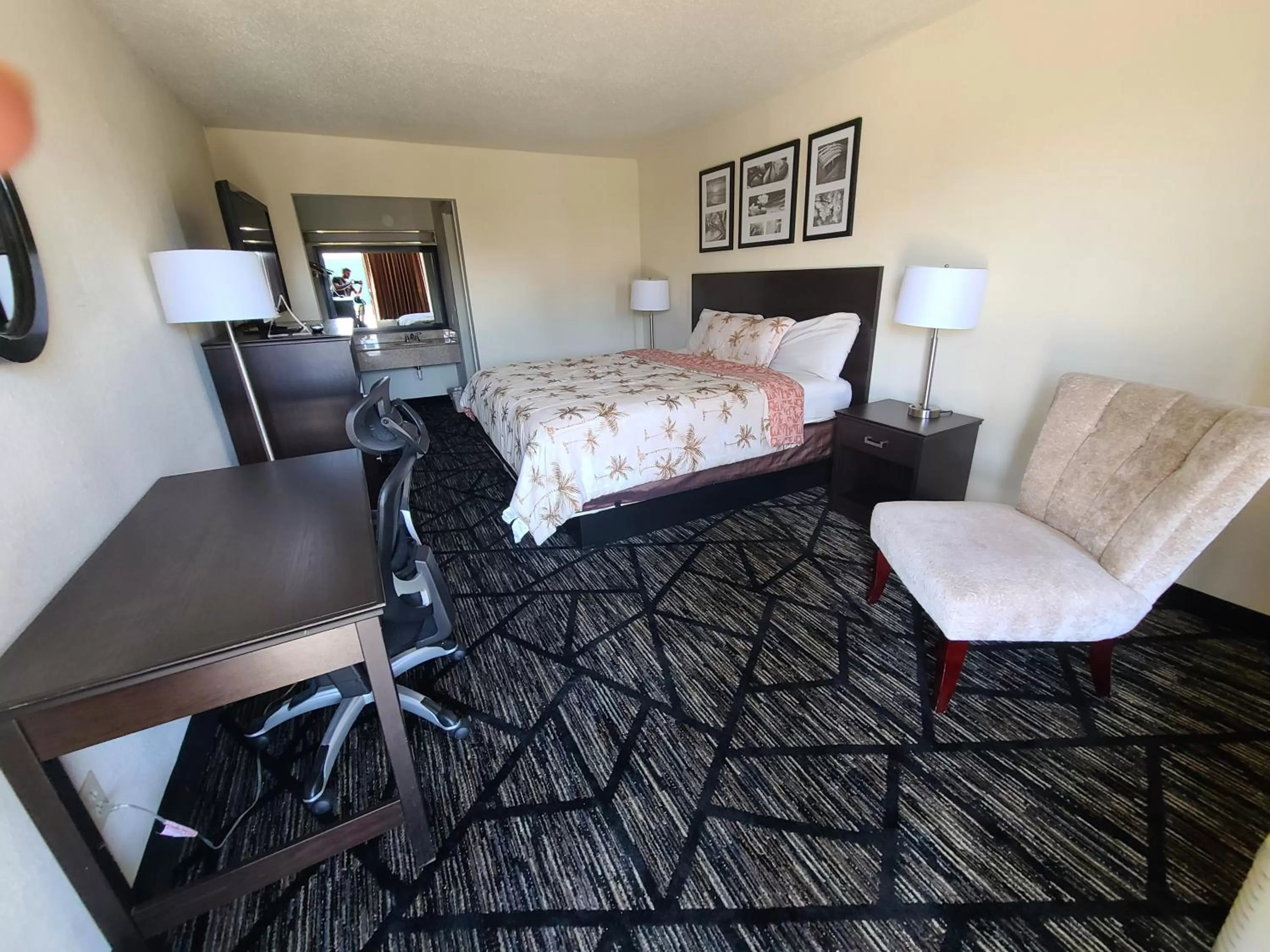 Bed in Scottish Inns Manchester