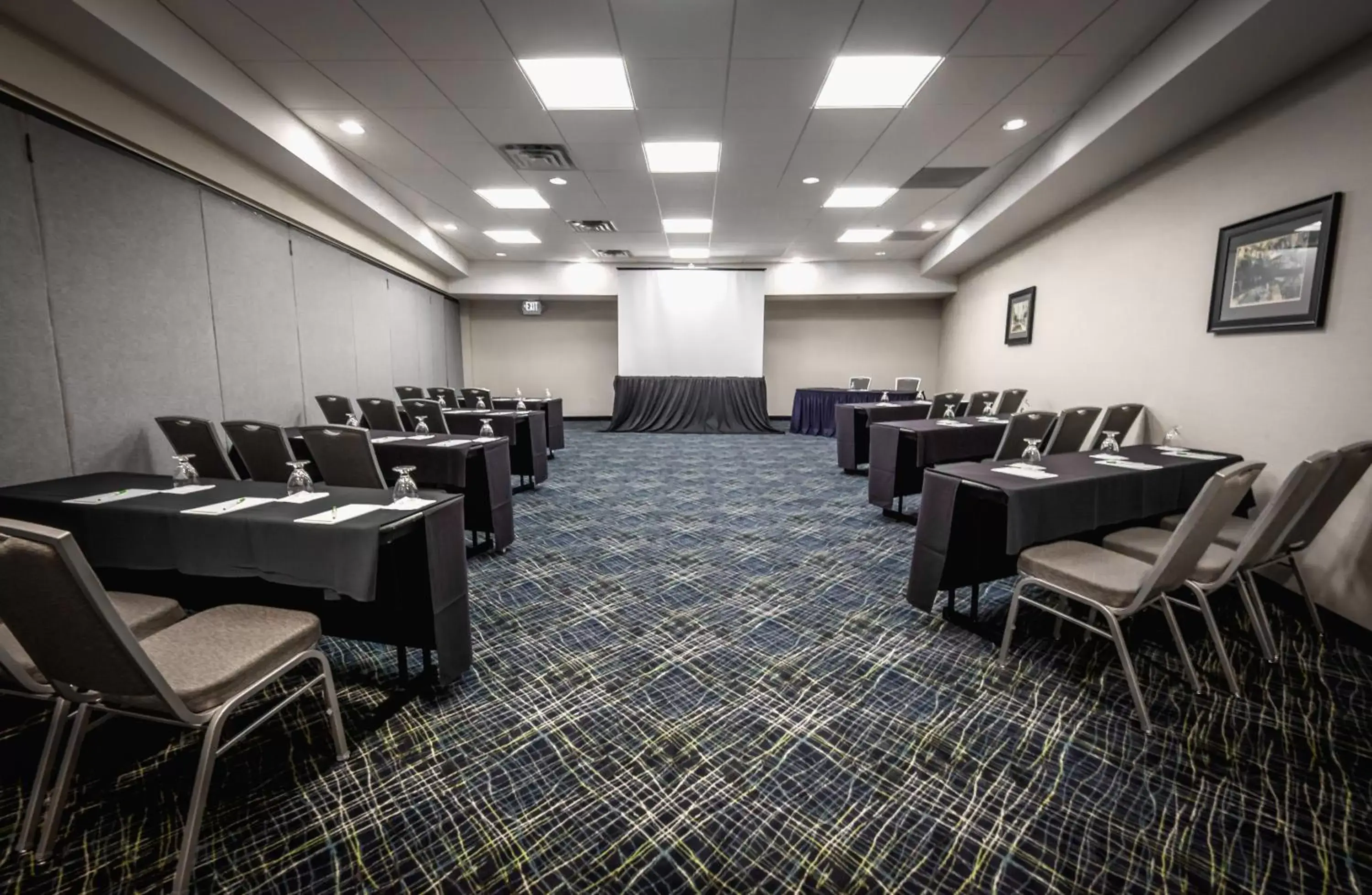 Meeting/conference room, Restaurant/Places to Eat in Holiday Inn Raleigh Downtown