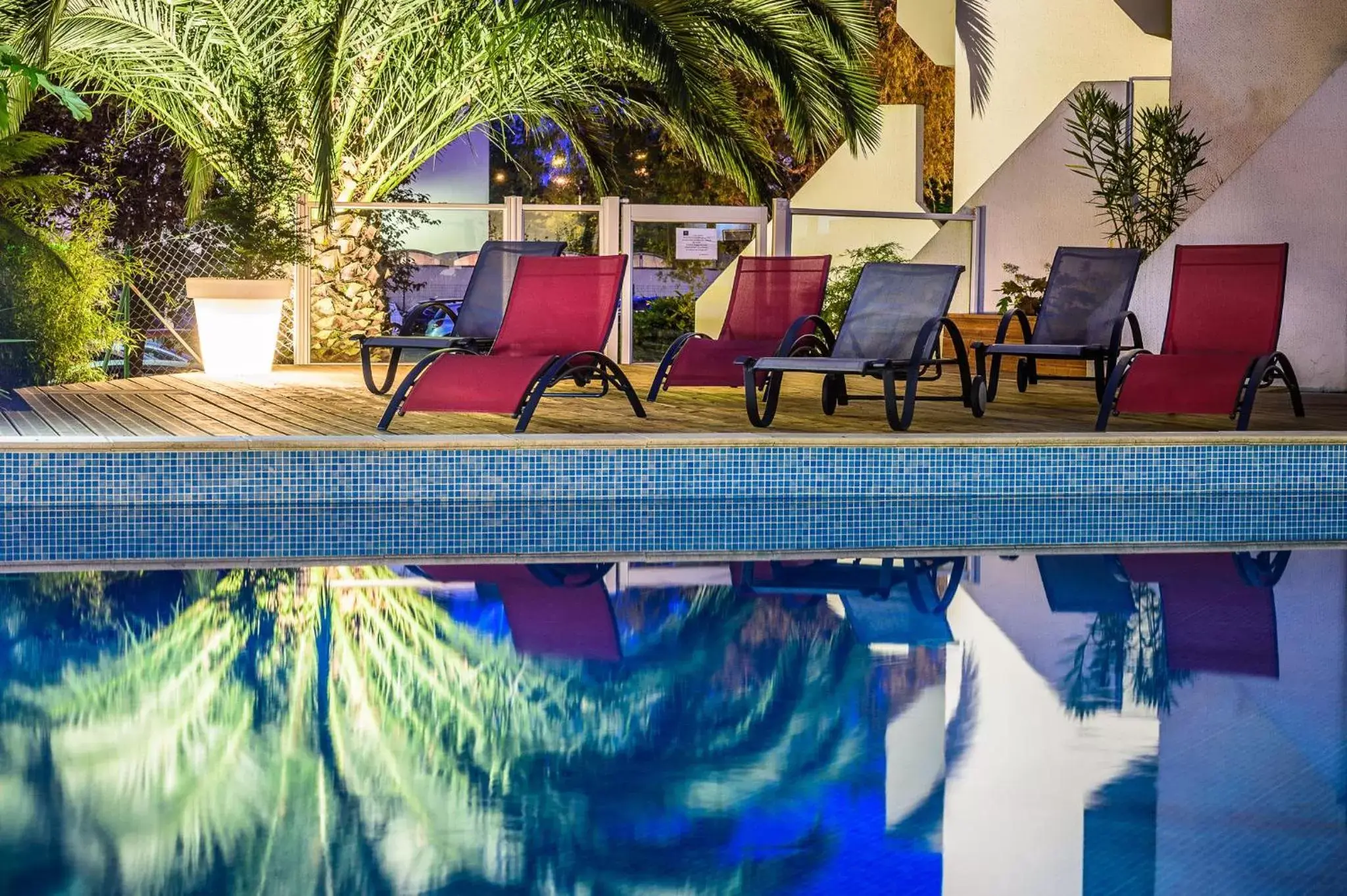 Swimming pool in Hôtel Le Bayonne Swimming pool in Hôtel Le Bayonne