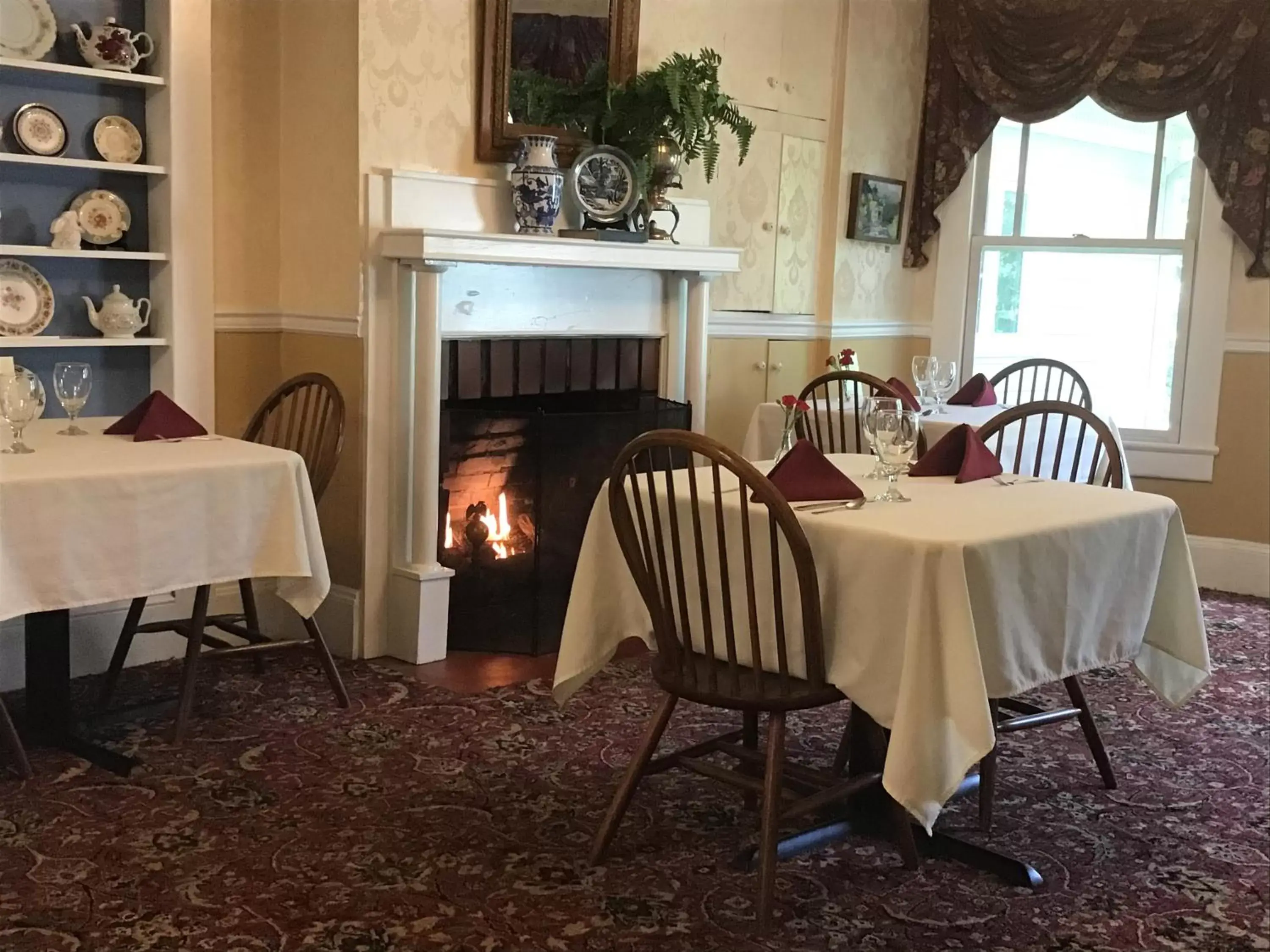 Bathroom, Restaurant/Places to Eat in Red Rocker Inn