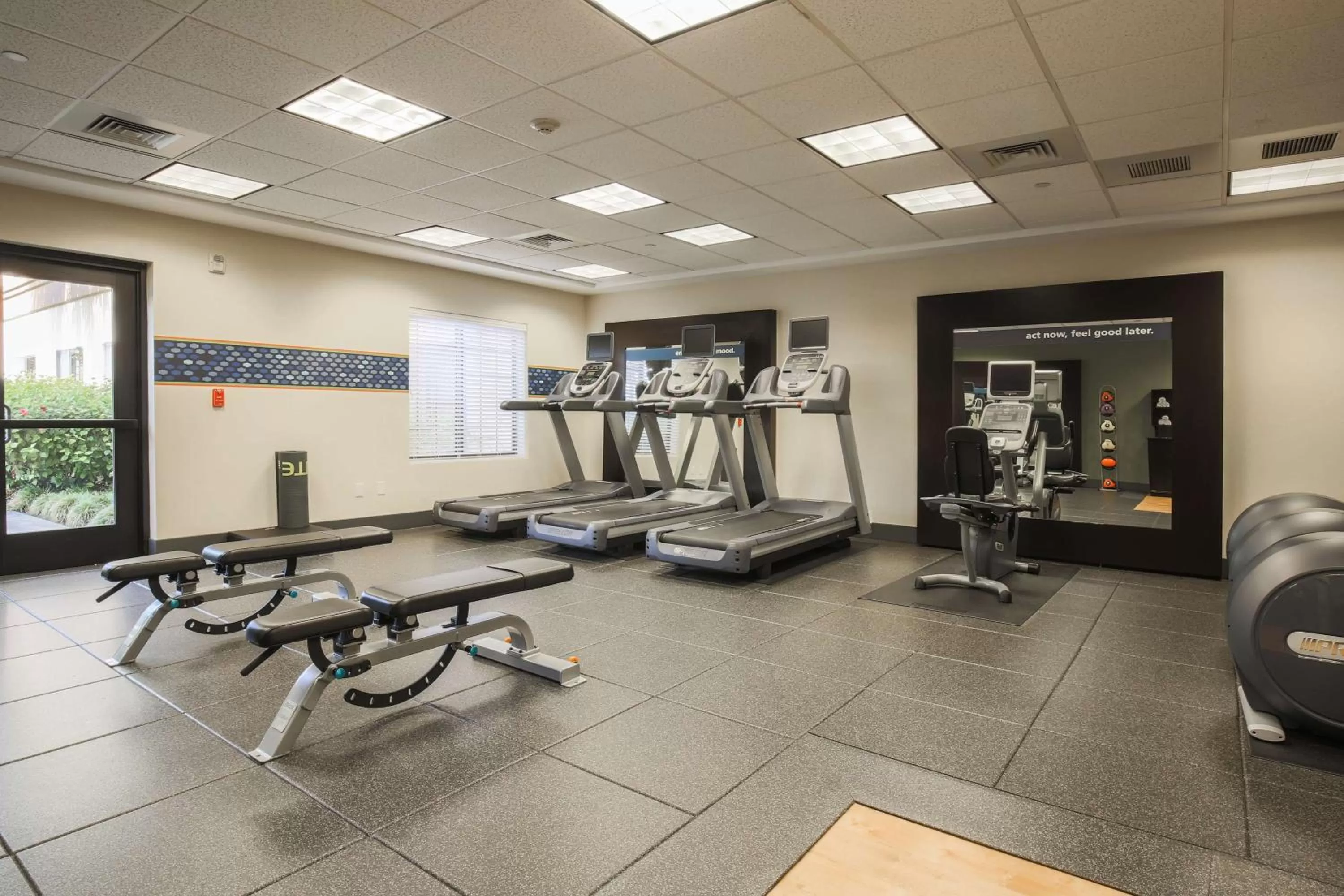 Fitness centre/facilities in Hampton Inn & Suites Camarillo