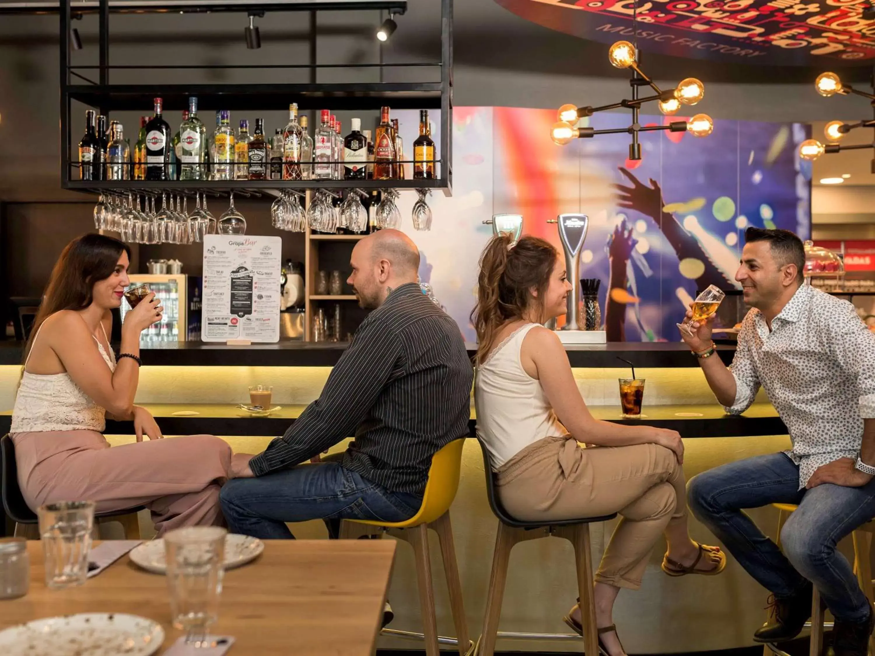 Lounge or bar in Ibis Madrid Fuenlabrada