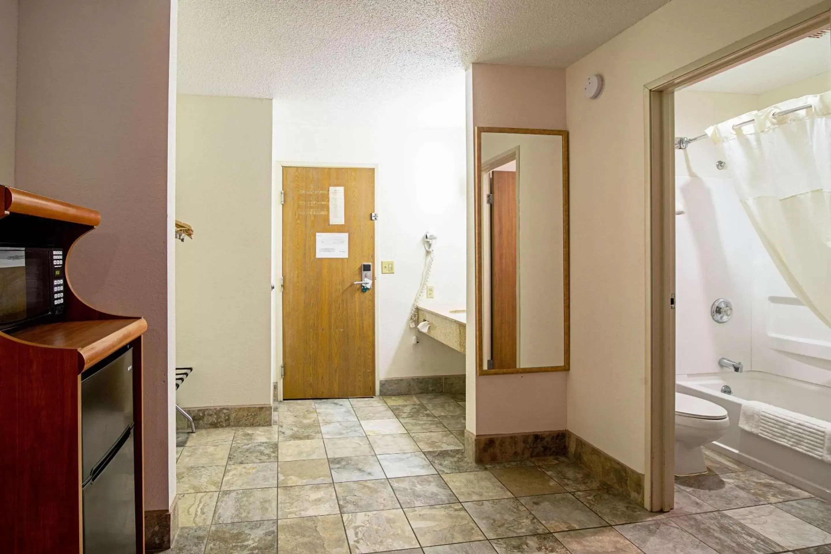 Photo of the whole room, Bathroom in Quality Inn Aberdeen