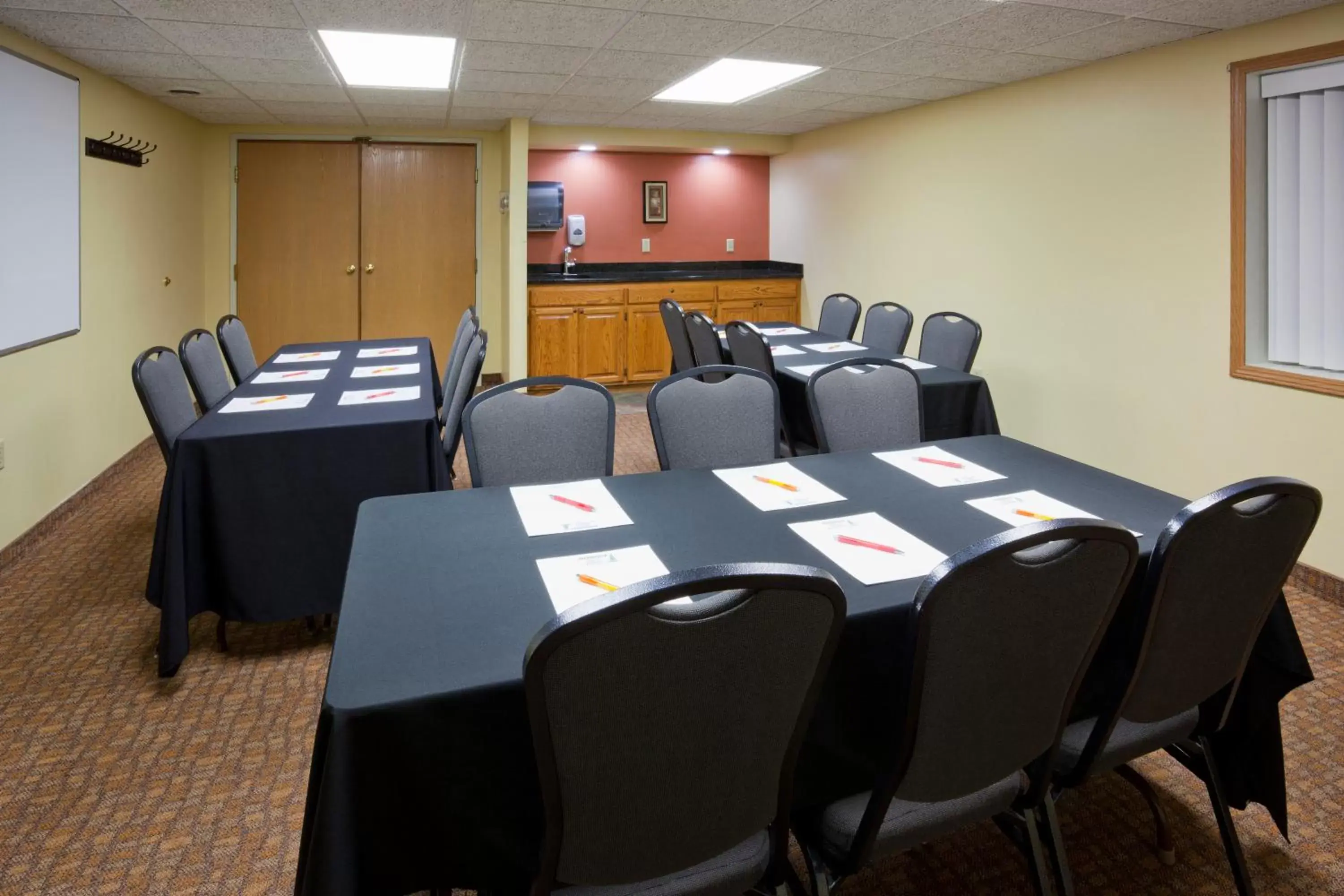 Meeting/conference room in Paynesville Inn & Suites