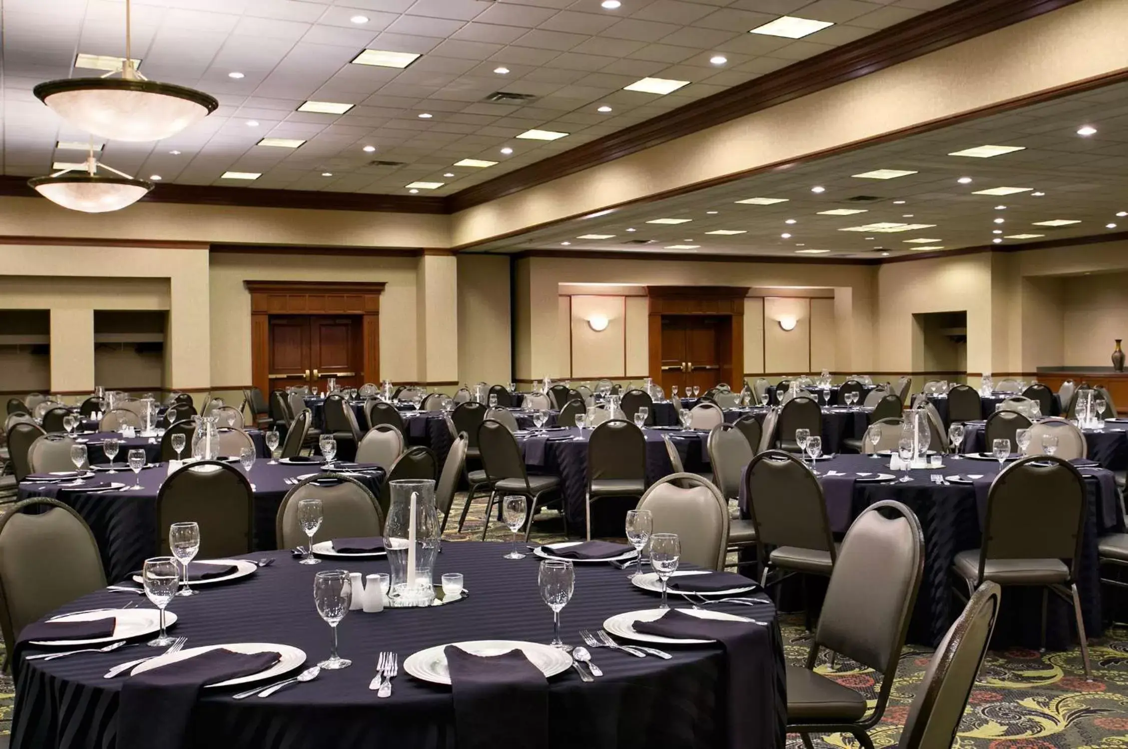 Meeting/conference room, Restaurant/Places to Eat in Embassy Suites Lexington