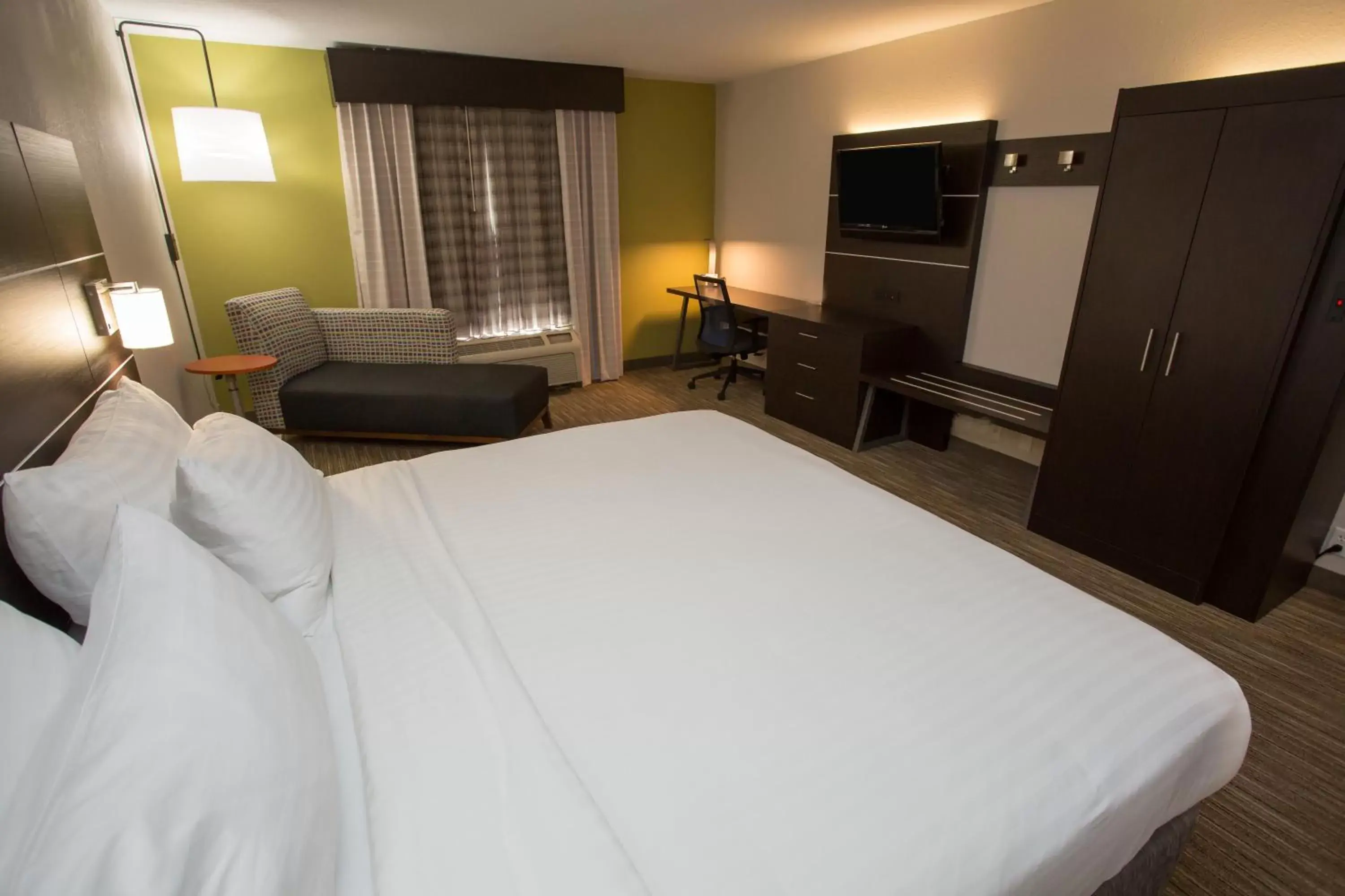 Photo of the whole room, Bed in Holiday Inn Express Wilmington, an IHG Hotel