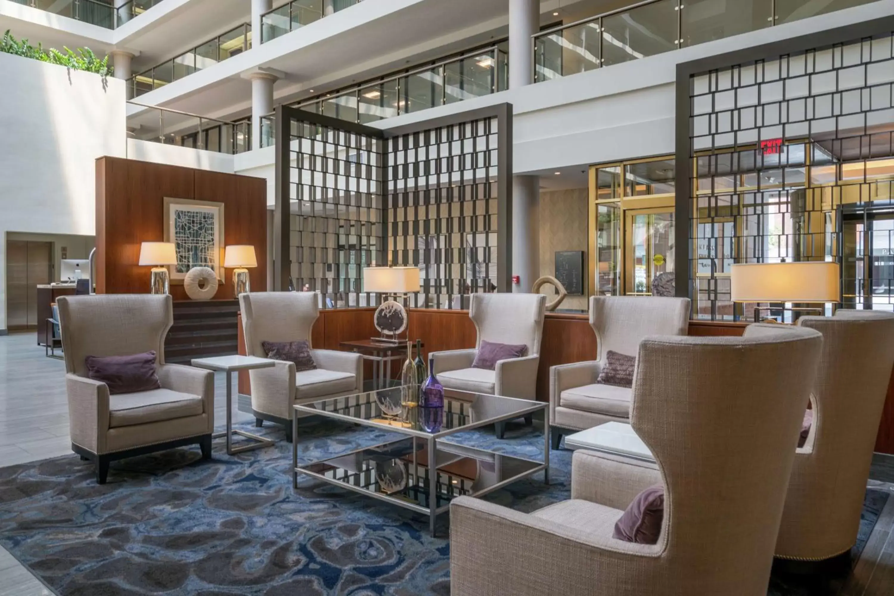 Lobby or reception, Lounge/Bar in Embassy Suites by Hilton Washington D.C. Georgetown
