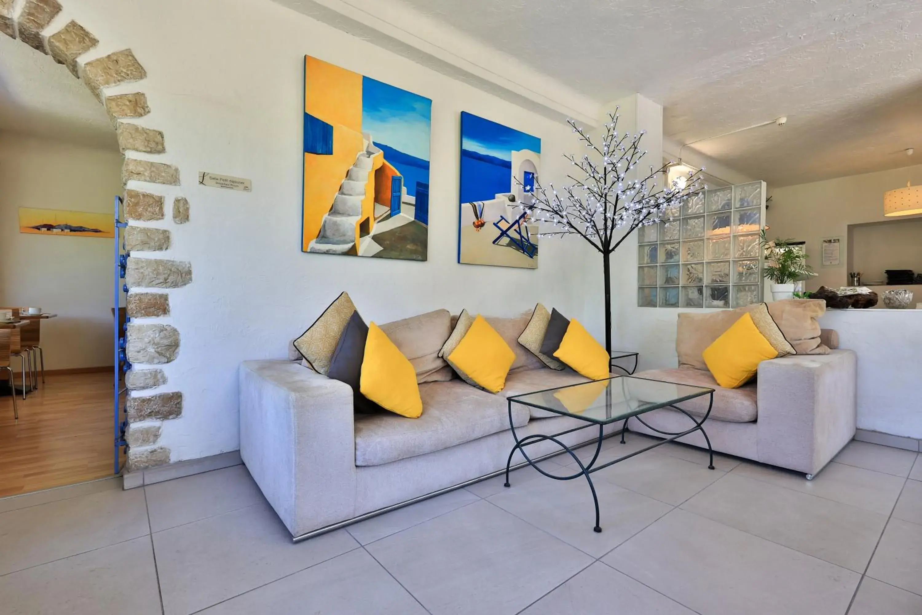 Living room, Seating Area in Logis Hotel des Cayrons