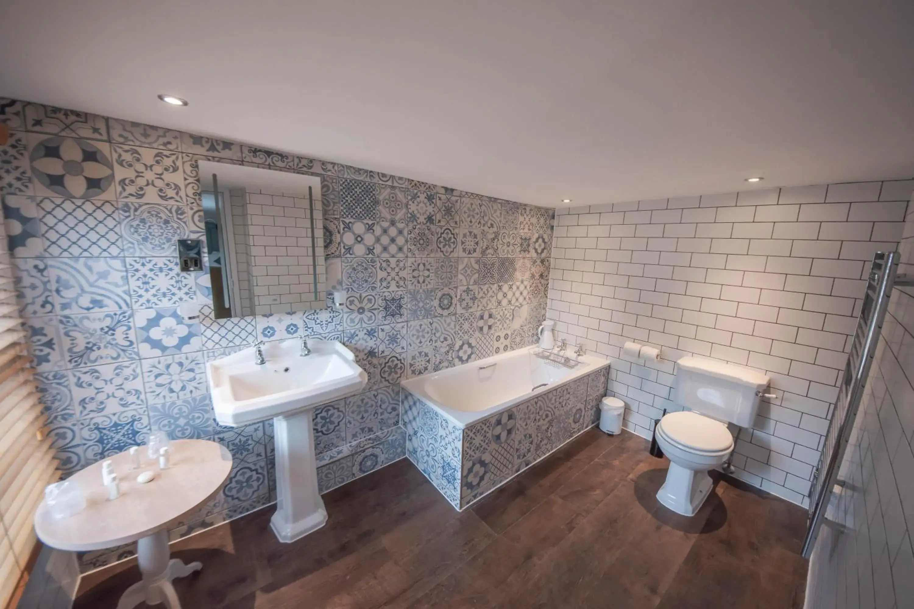 Bathroom in Norfolk Arms Hotel