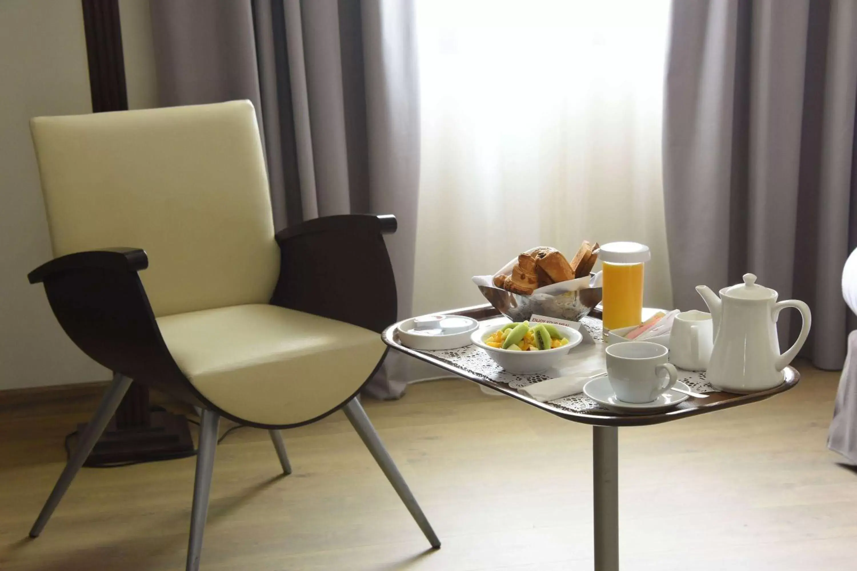 Photo of the whole room in Ramada by Wyndham Downtown Beirut Photo of the whole room in Ramada by Wyndham Downtown Beirut