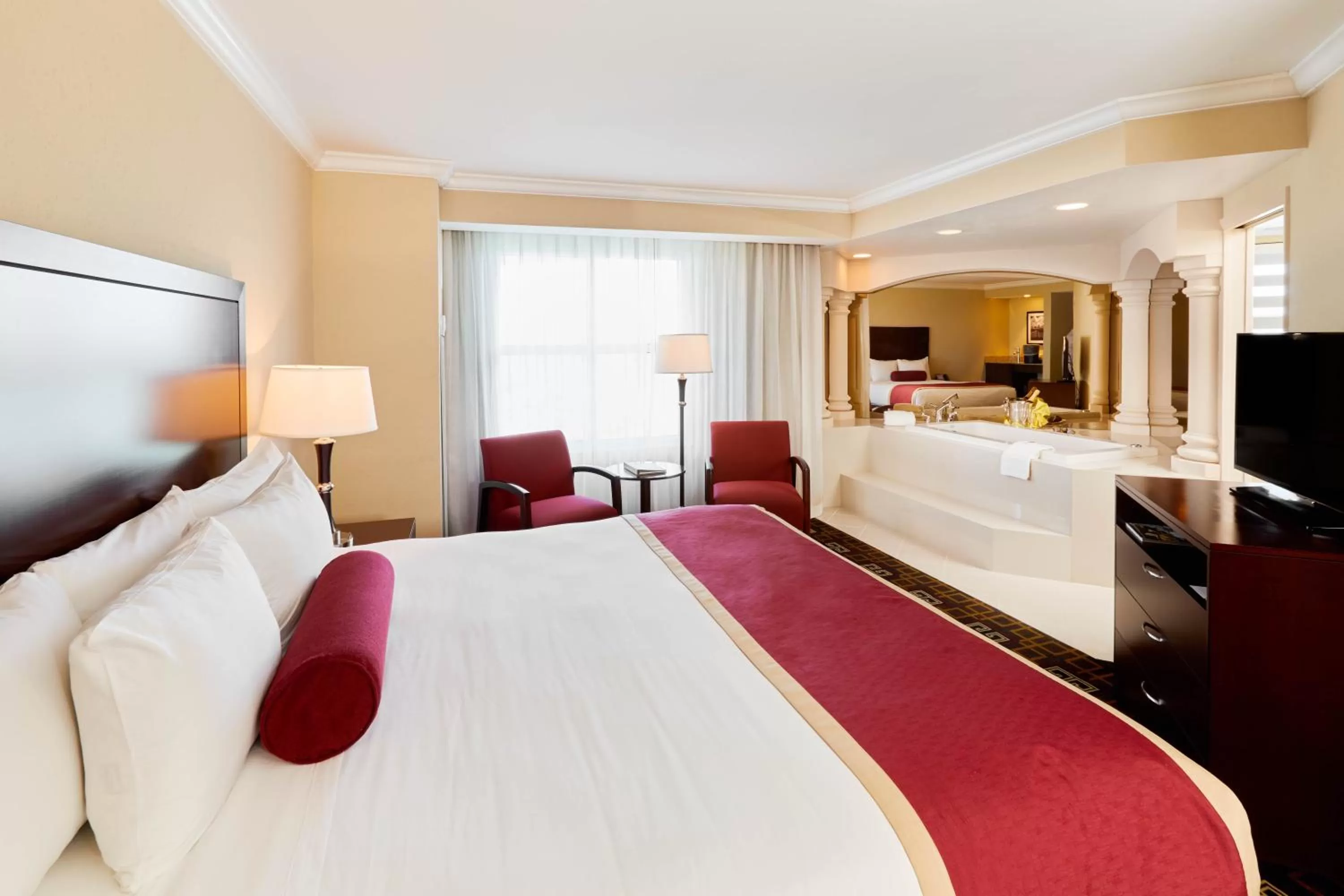 Photo of the whole room, Bed in Miccosukee Casino & Resort