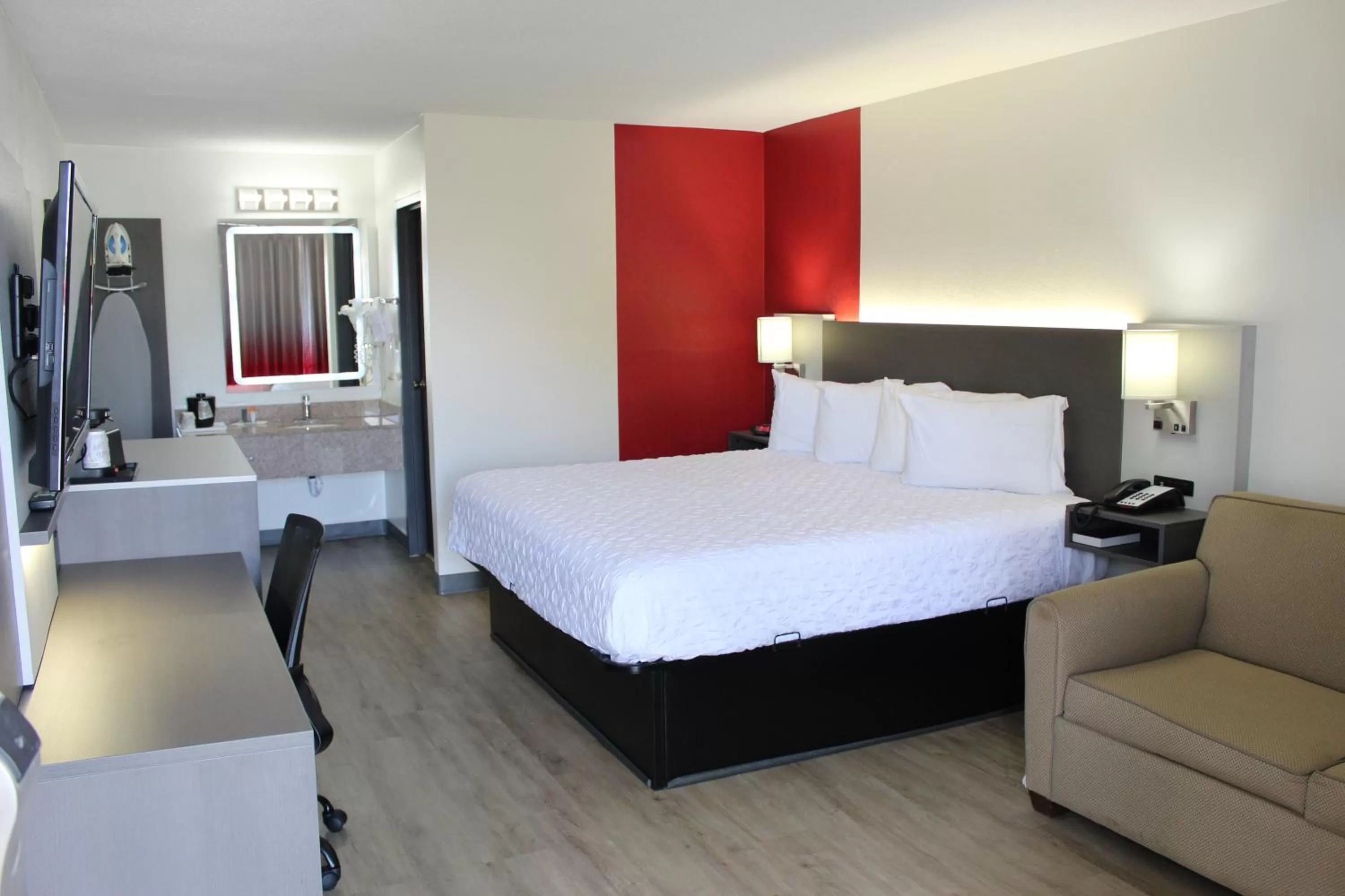 Bedroom, Bed in Ramada by Wyndham Harrisonburg