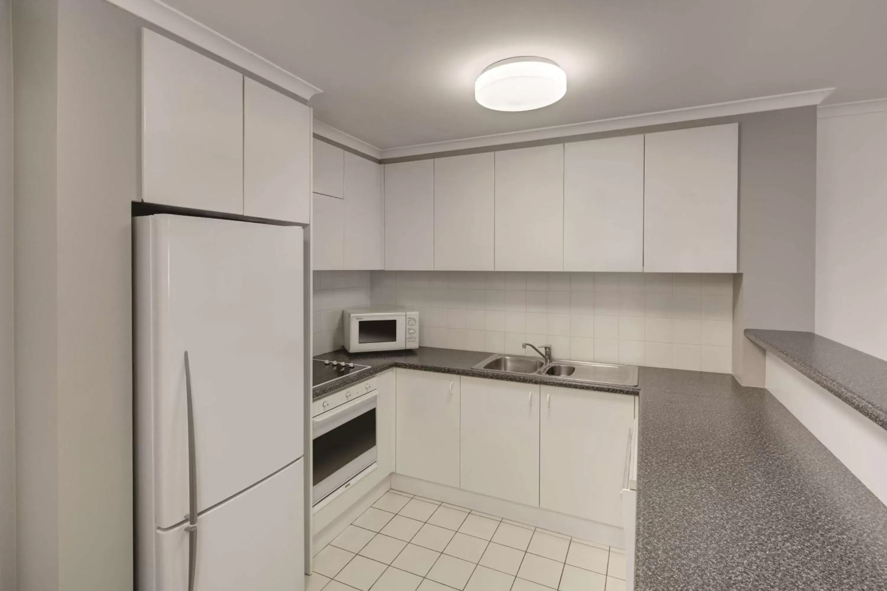 Kitchen or kitchenette, Kitchen/Kitchenette in Adina Serviced Apartments Canberra James Court