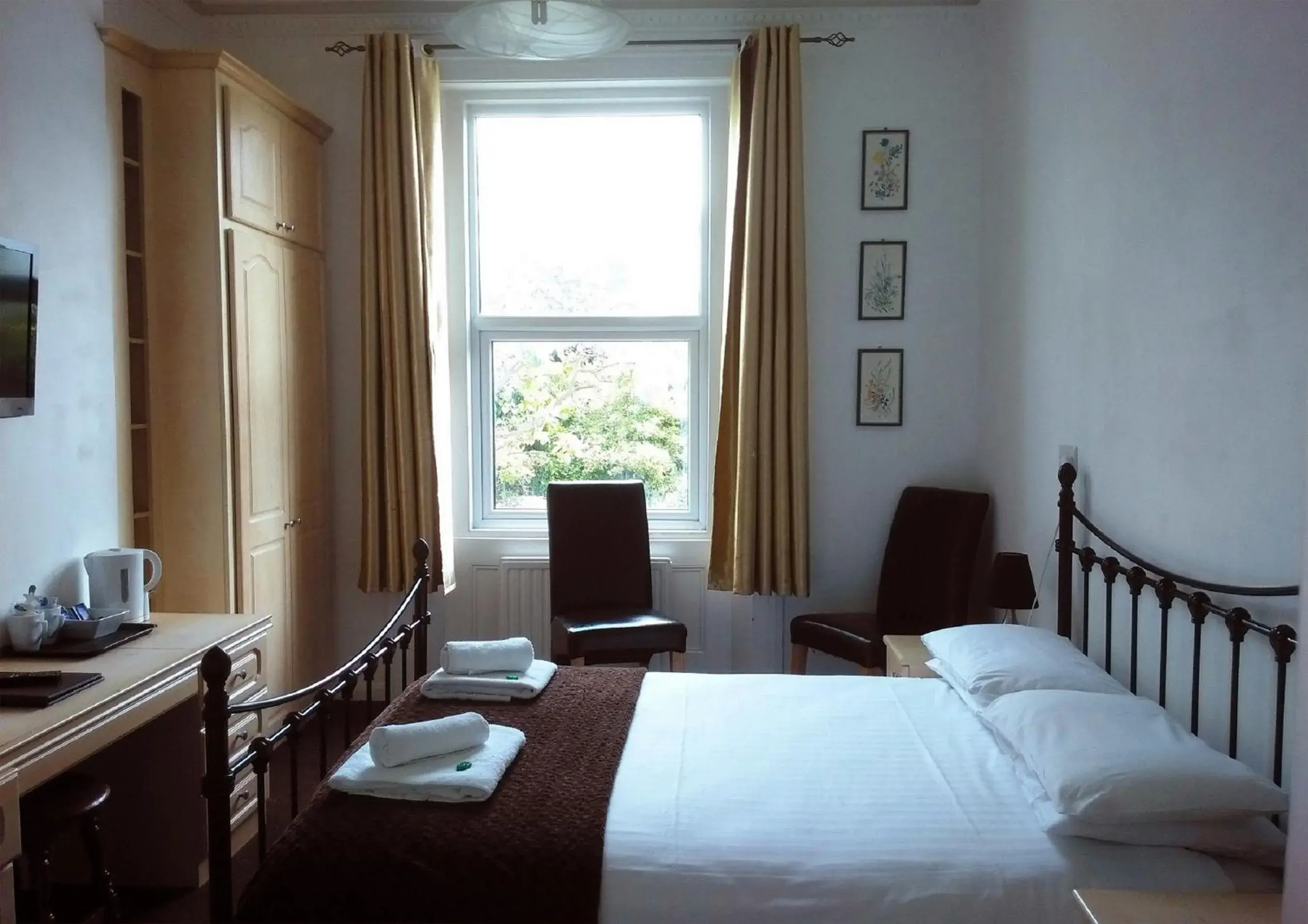 Bedroom, Bed in Seafield House