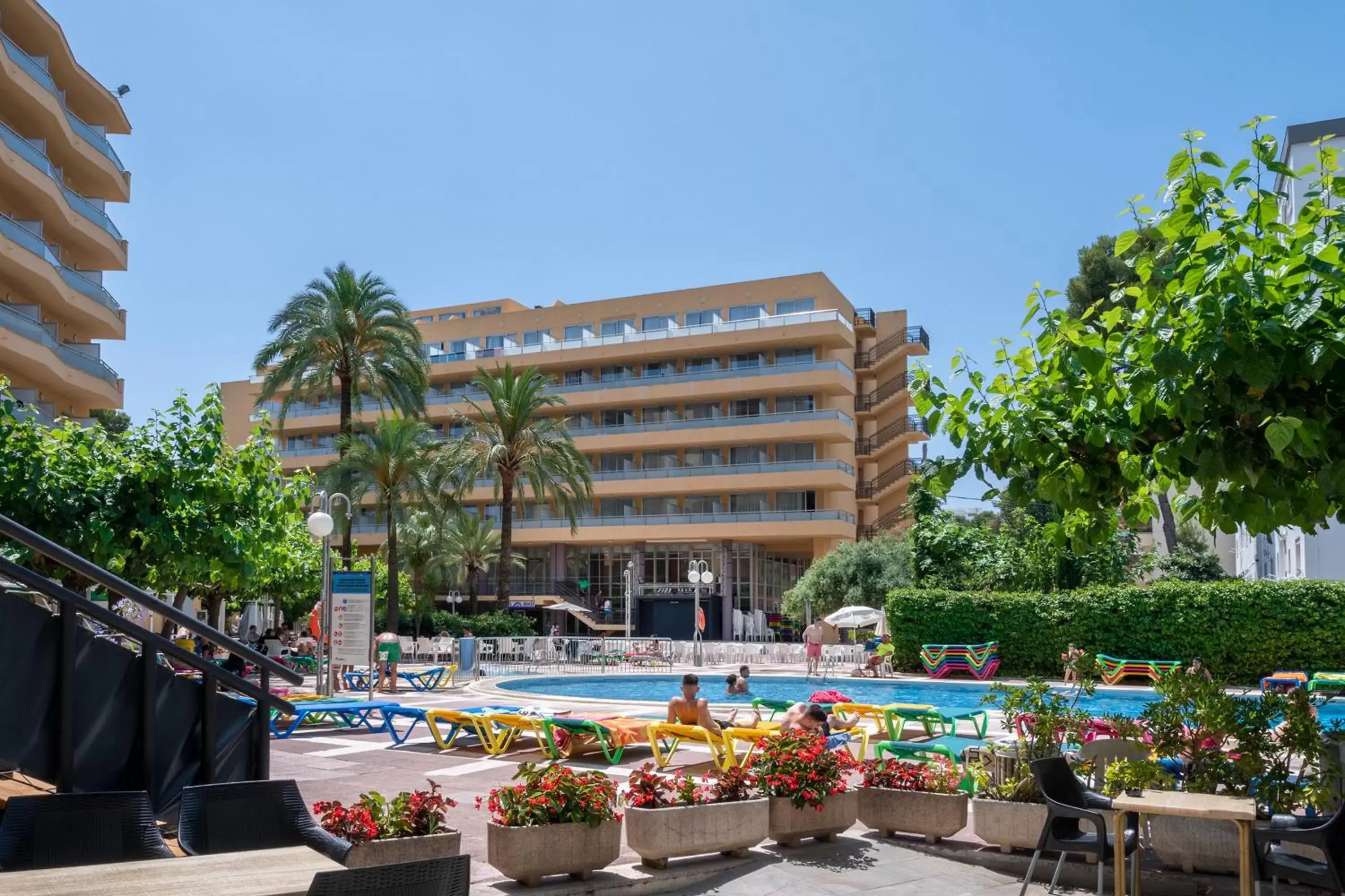 Swimming pool, Property Building in Medplaya Hotel Calypso