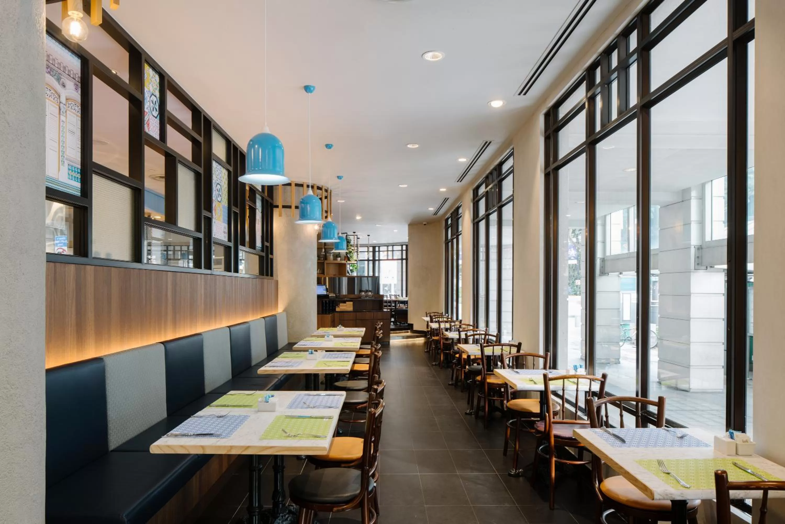 Restaurant/places to eat in Rendezvous Hotel Singapore by Far East Hospitality