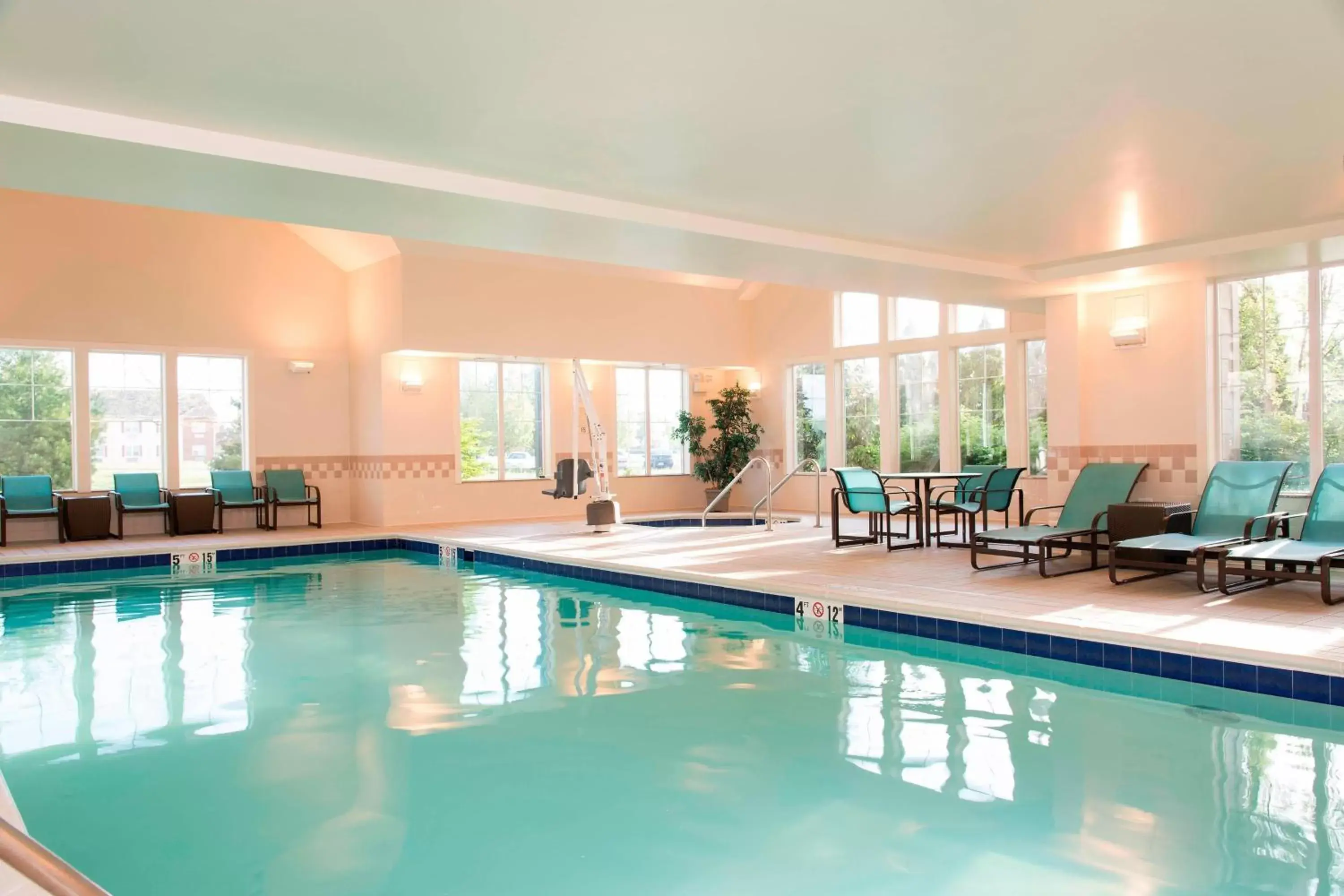 Swimming Pool in Residence Inn Toledo Maumee