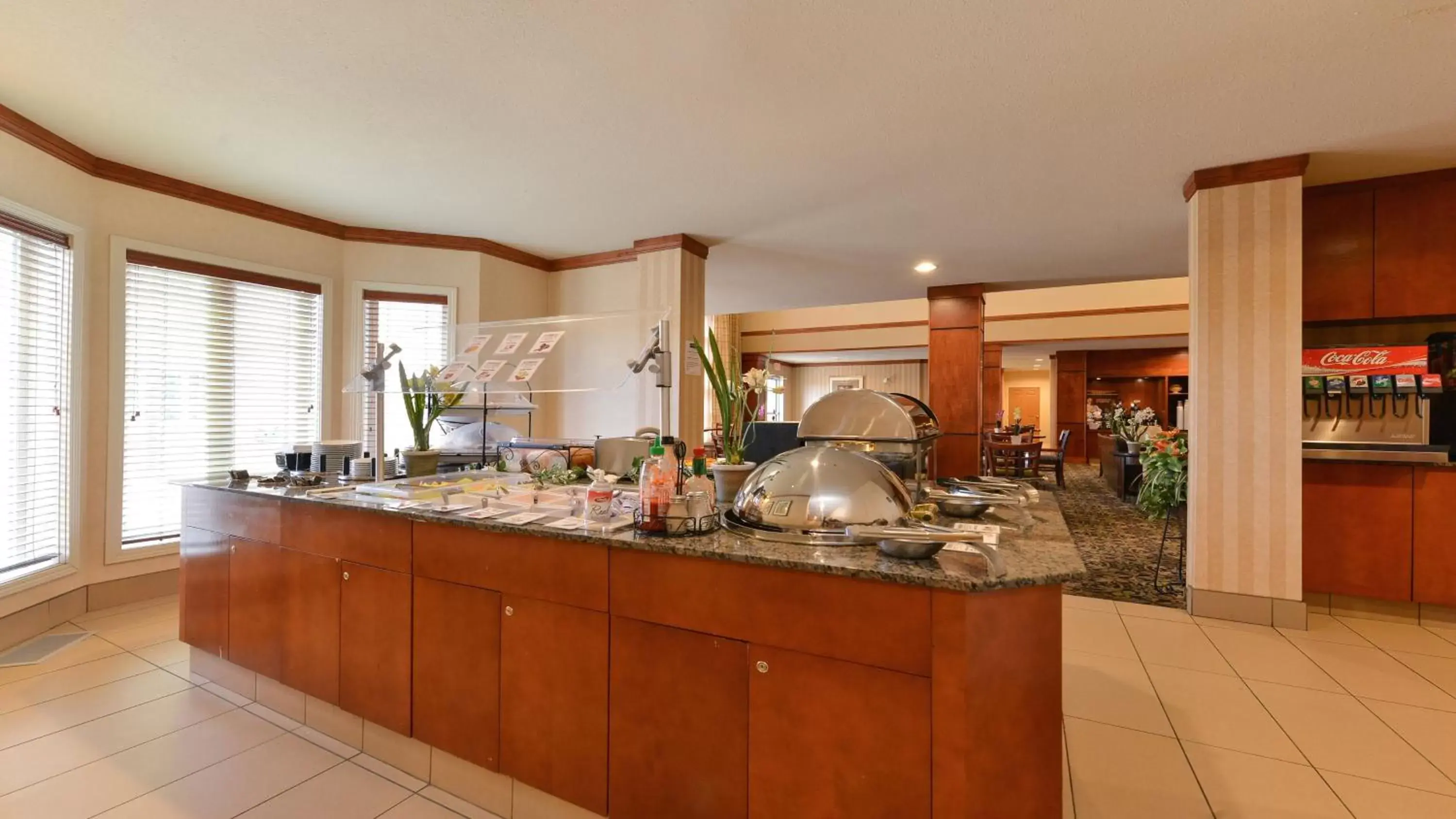 Breakfast, Restaurant/Places to Eat in Staybridge Suites - Calgary Airport, an IHG Hotel