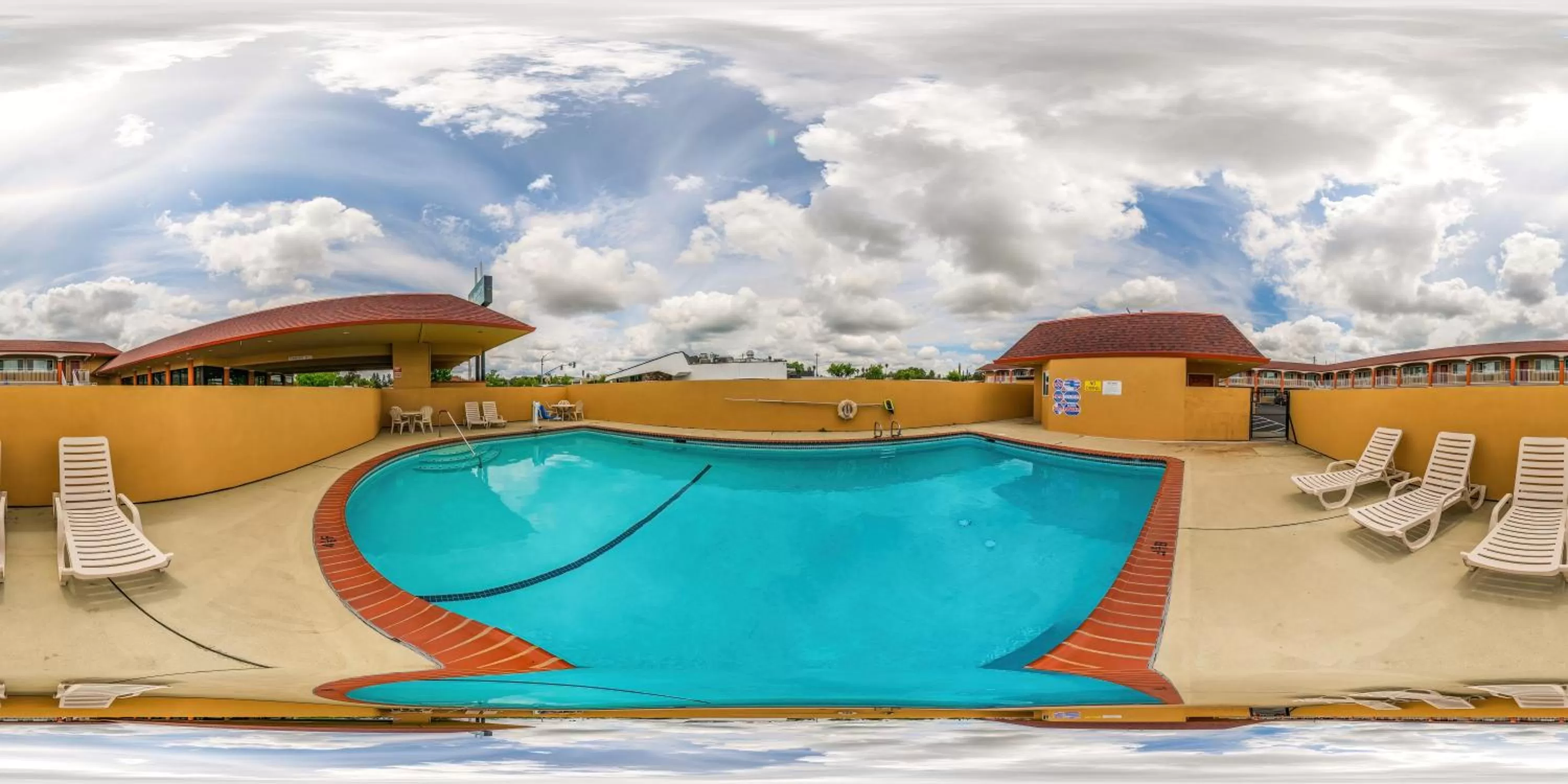 Swimming pool in Quality Inn Fairfield Napa Valley Area