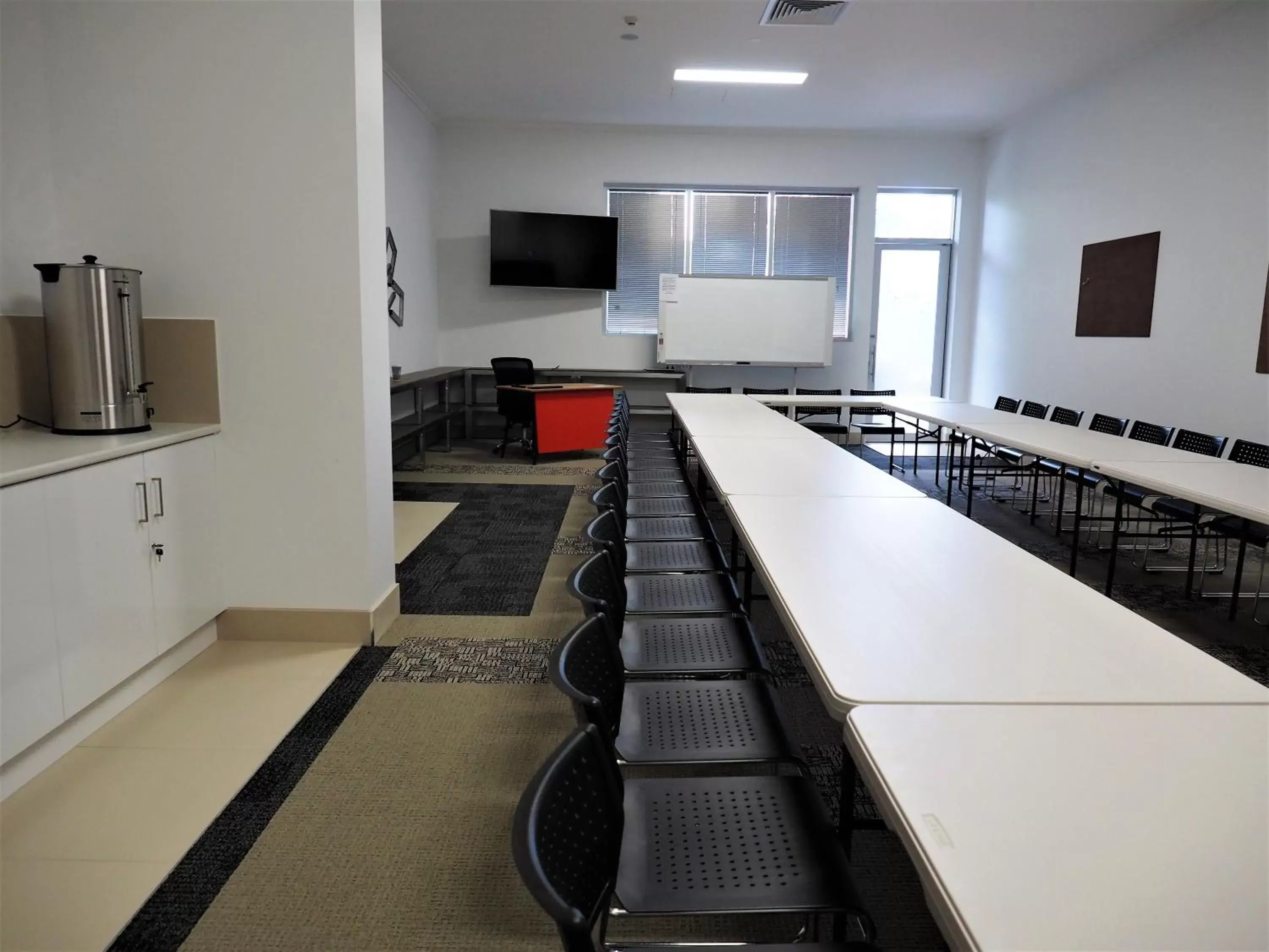 Meeting/conference room, Kitchen/Kitchenette in Laguna Serviced Apartments