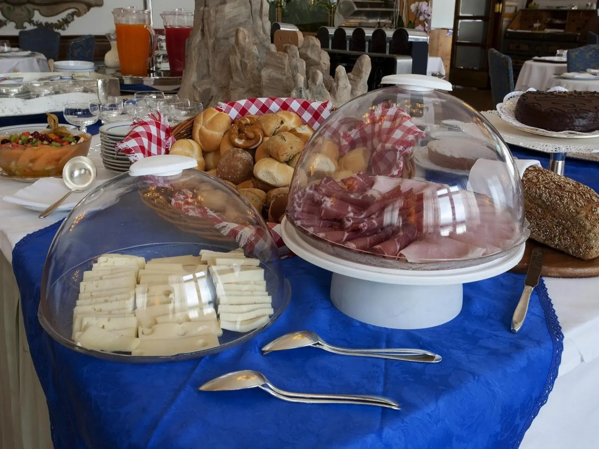 Breakfast, Food in Hotel De La Poste