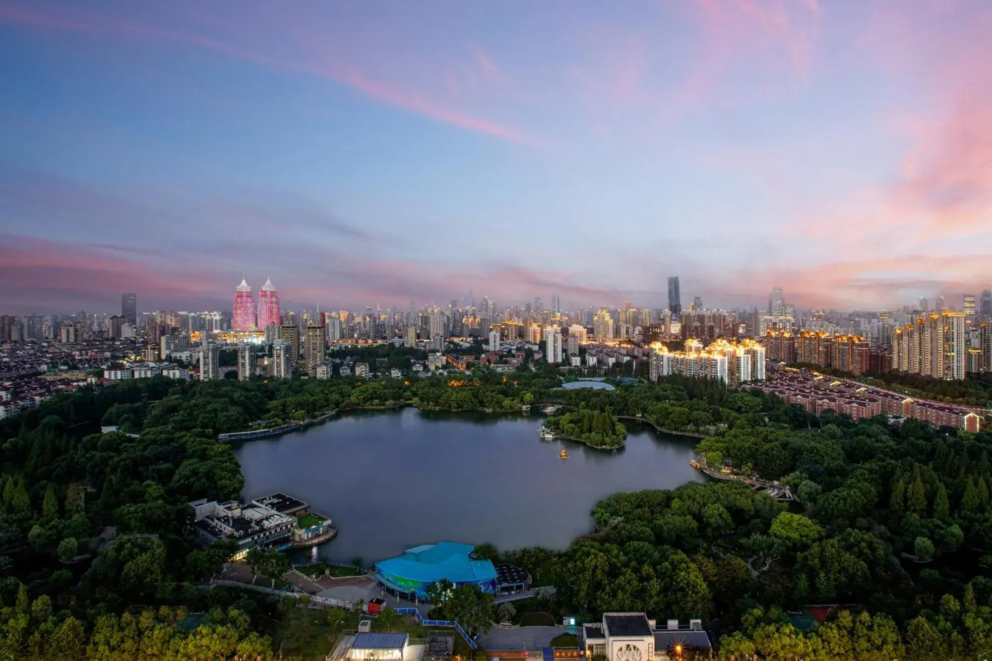 Natural landscape in HUALUXE Shanghai Changfeng Park - Park Lake View Natural landscape in HUALUXE Shanghai Changfeng Park - Park Lake View