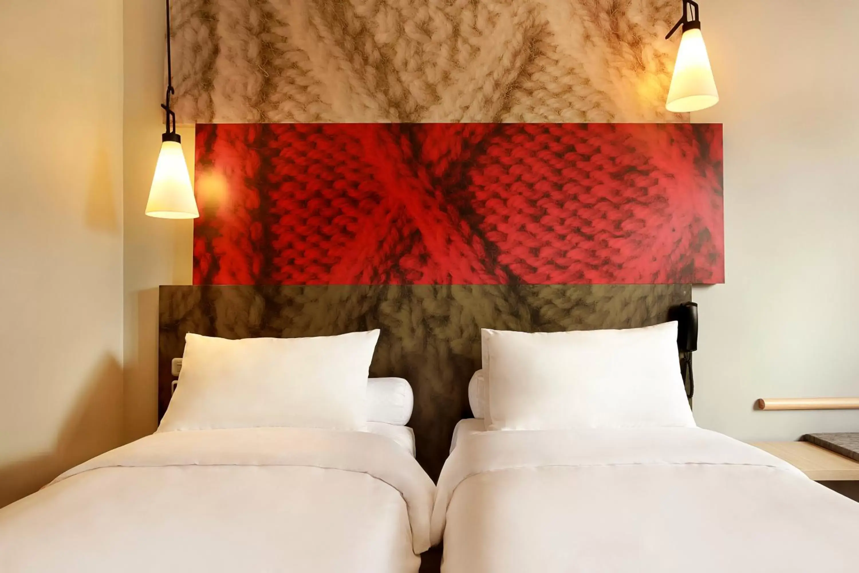 Bedroom, Bed in ibis Edinburgh Centre Royal Mile – Hunter Square