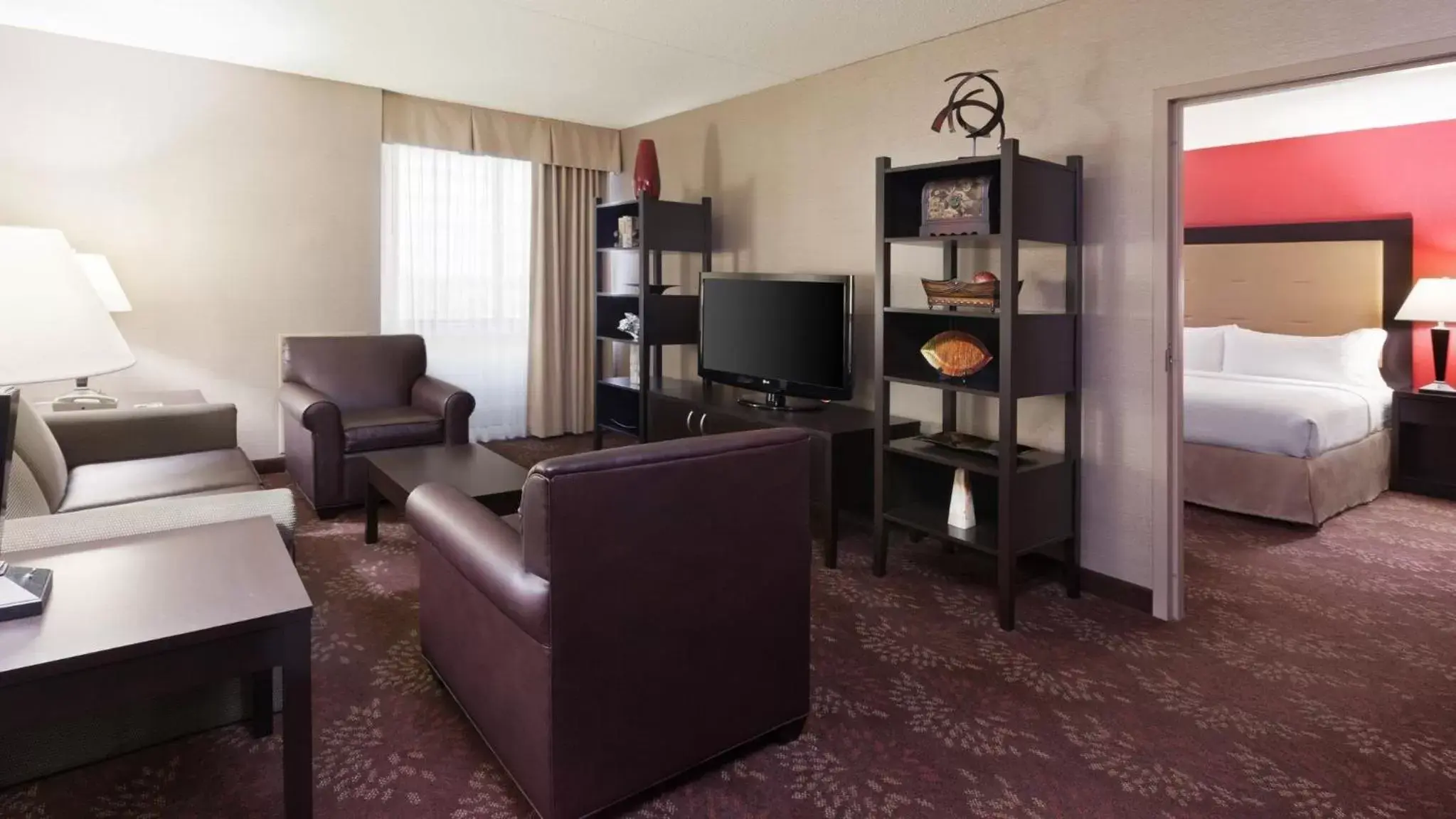 Photo of the whole room, Seating Area in Holiday Inn Cincinnati Airport, an IHG Hotel