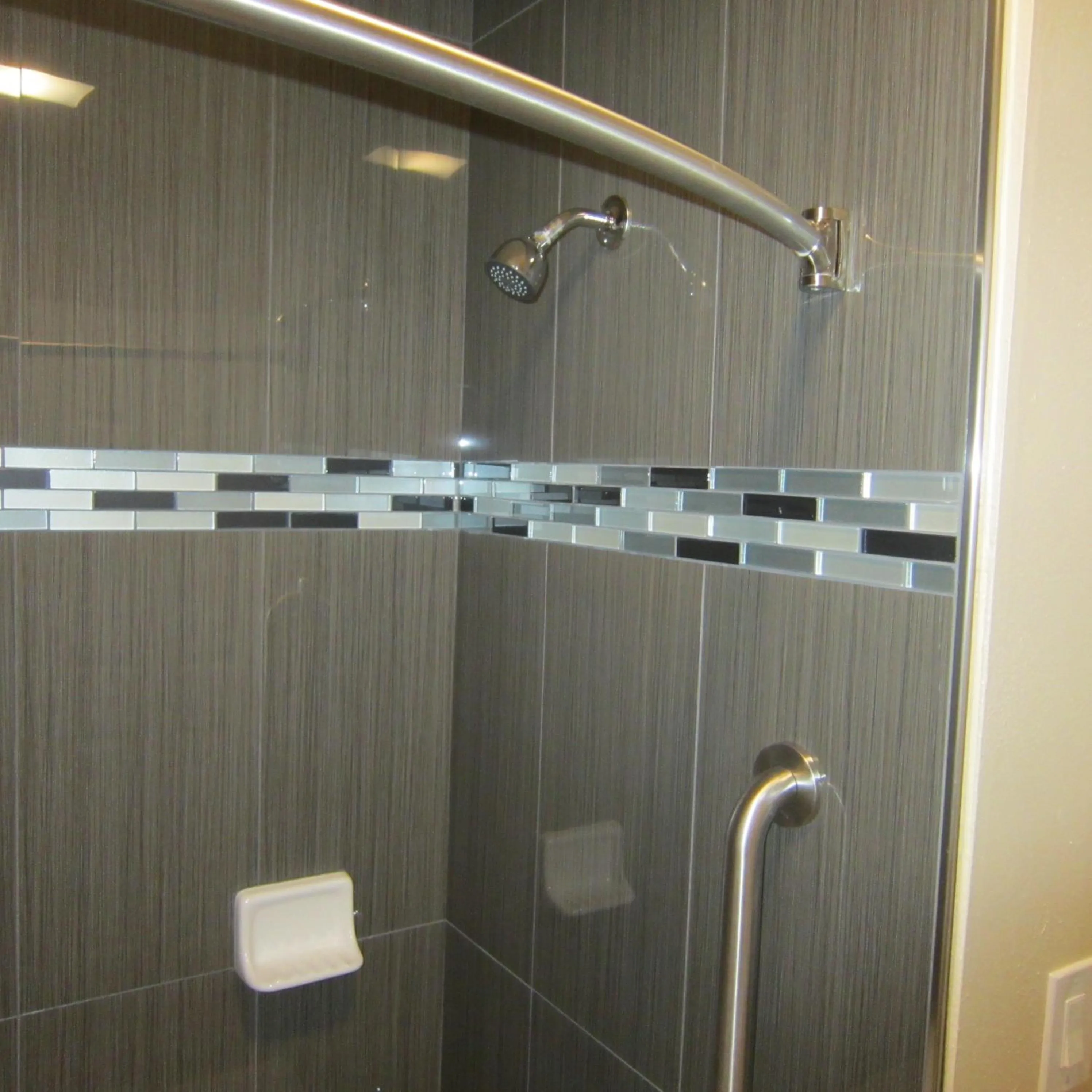 Shower in Pacific Best Inn