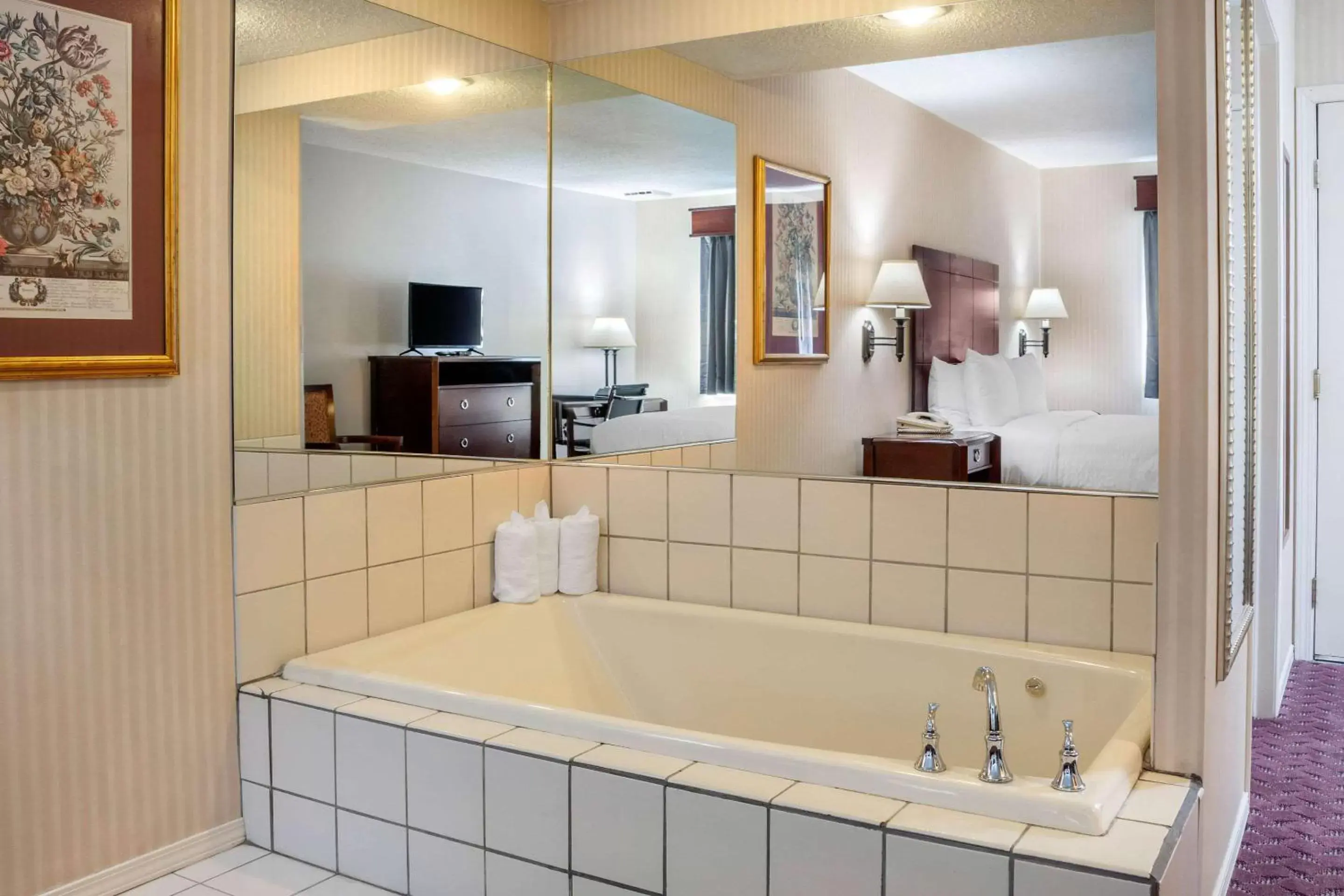 Photo of the whole room, Bathroom in Clarion Hotel & Suites