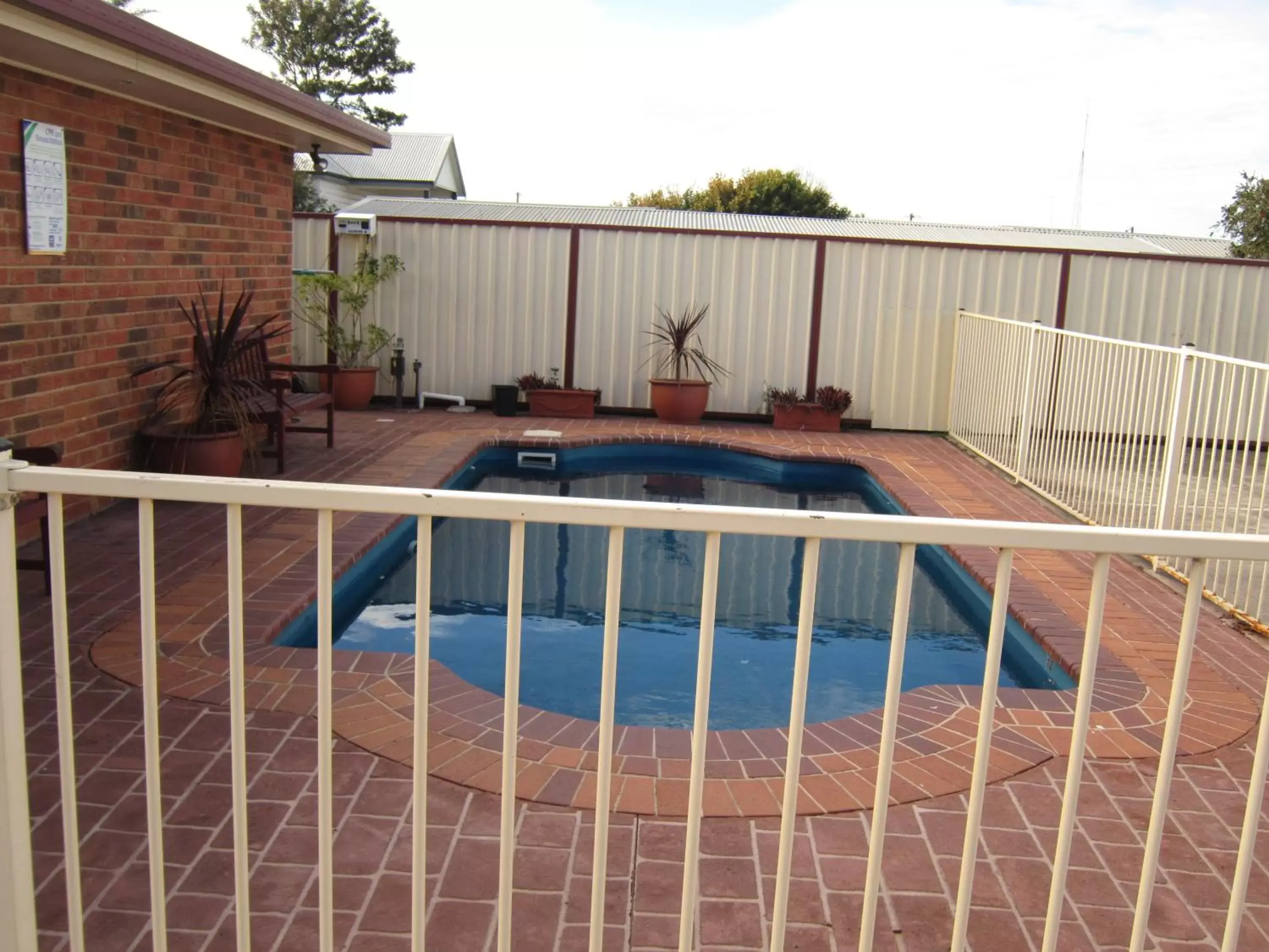 Swimming Pool in Aussie Rest Motel